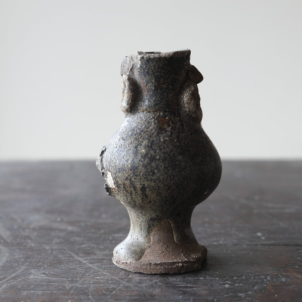 古瀬戸铁釉佛花瓶，鎌倉时代（1185-1333年）