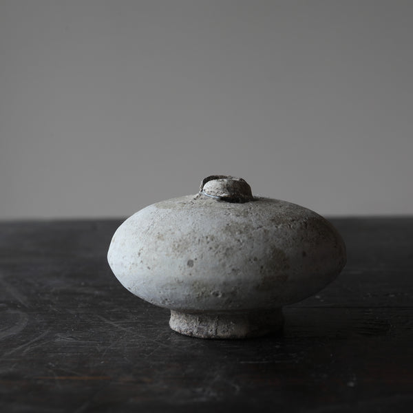 高棉白釉小壶，12至16世纪