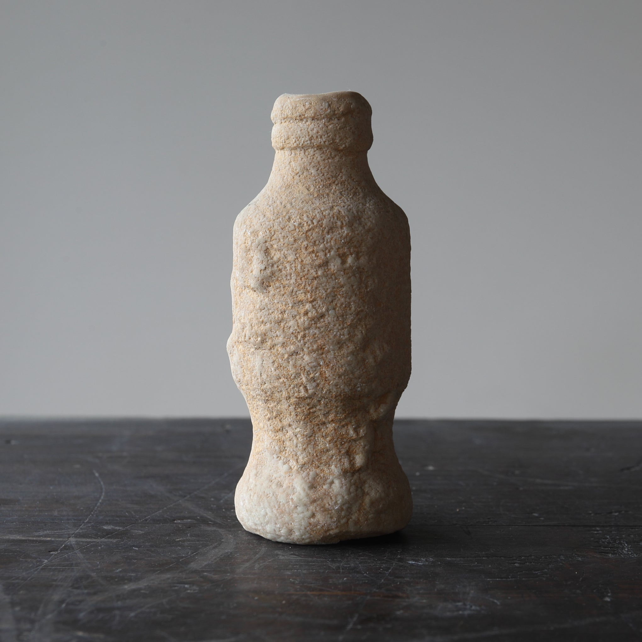 玉石、砡、骨董、アンティーク Three greyish-celadon jade discs, bi, Neolithic period