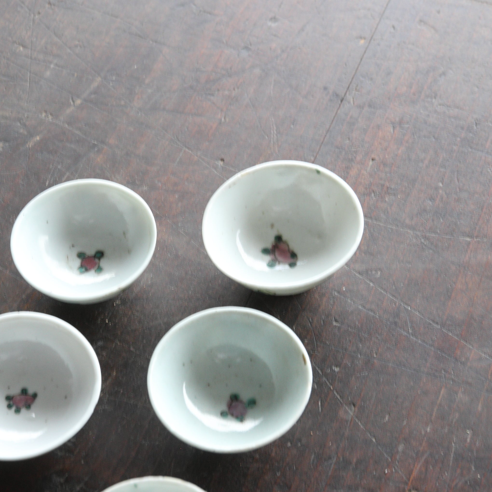 清代 粉彩茶杯 5客組（1616–1911 CE） | 入蘆花（ロカニイル）
