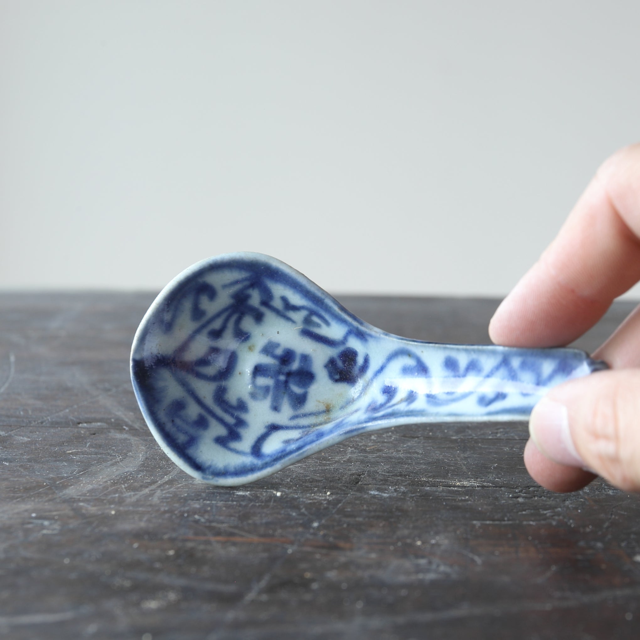 CHINESISCHER SUPPENLÖFFEL, Unterglasurblauer mit Grasmuster, a2, Qing-Dynastie（1616–1911 n. Chr.）