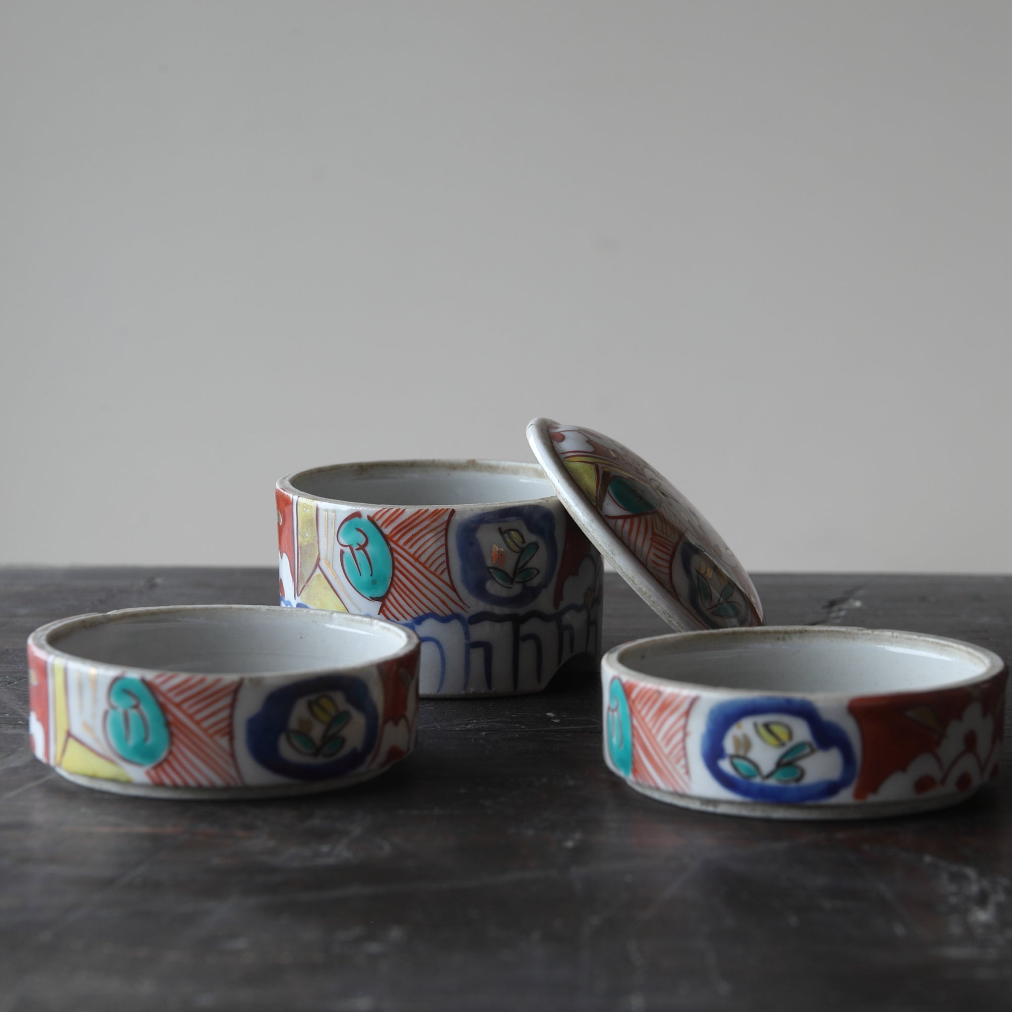 江戸時代 古伊万里 色絵菓子段重（1603–1867 CE） | 入蘆花（ロカニイル）