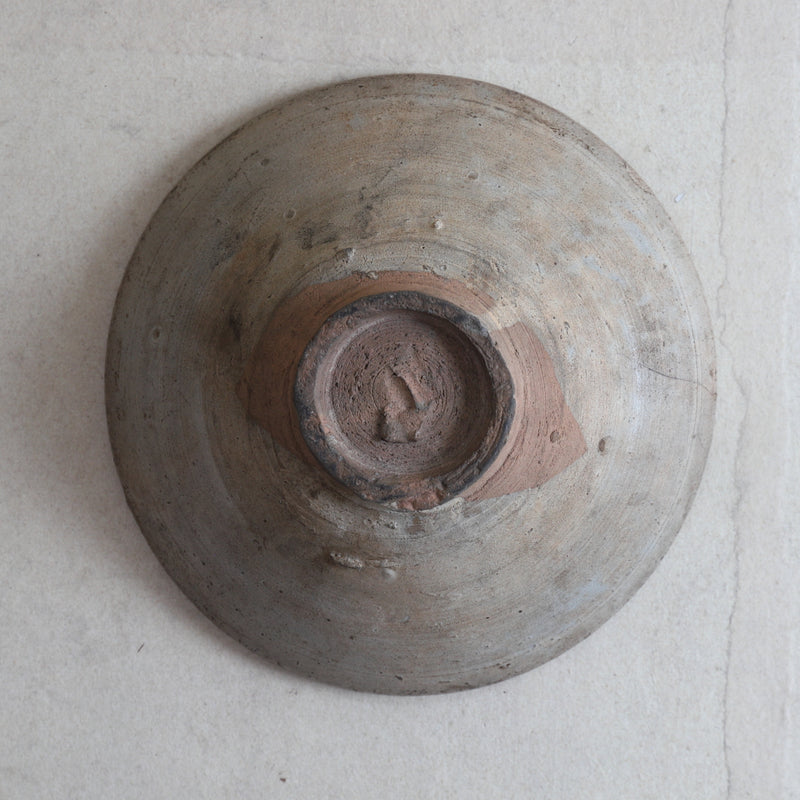高麗時代出土帶發掘痕跡的青磁茶碗(918-1392年) – 入蘆花（ロカニイル）
