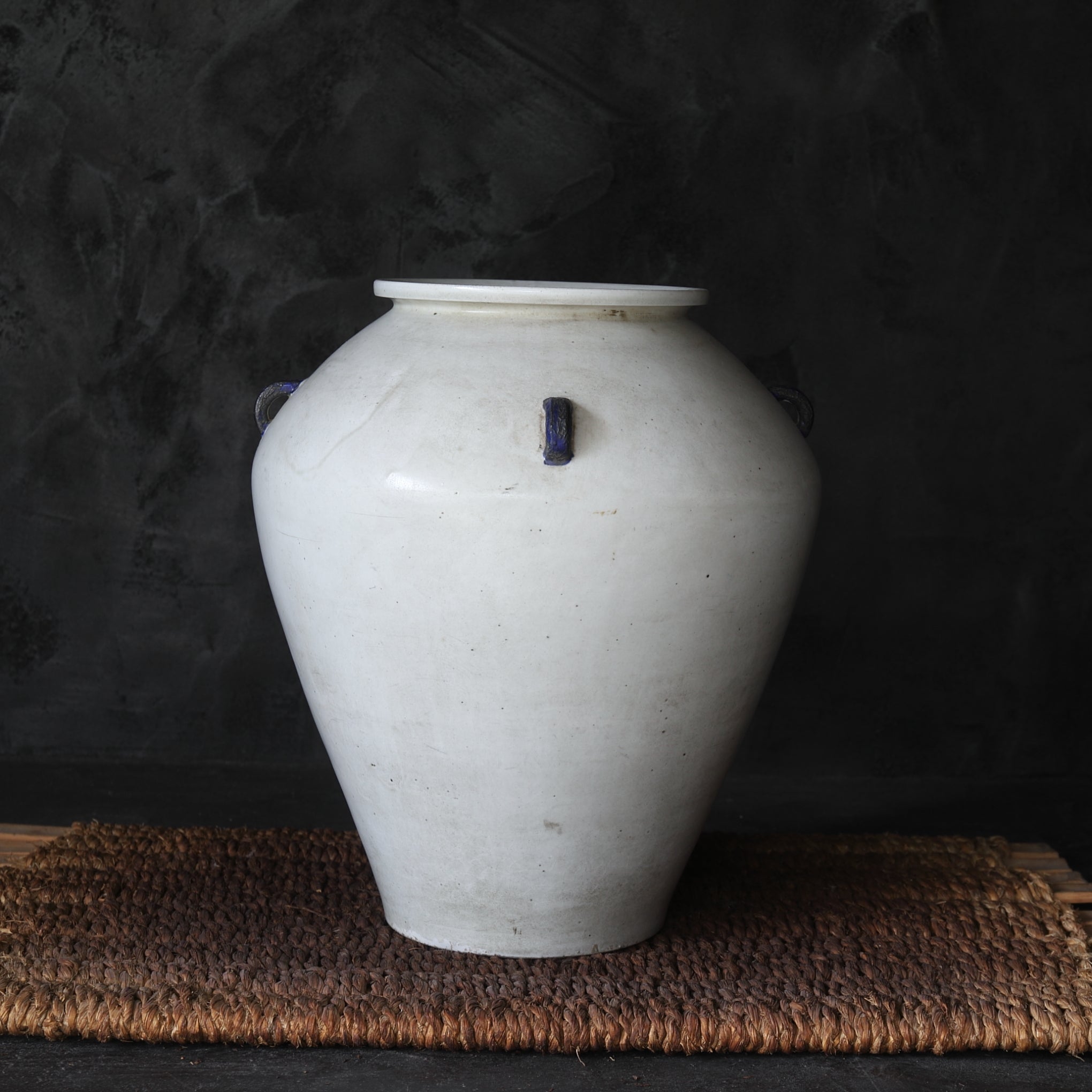 李朝白磁瑠璃釉四耳壺（1392–1897 CE）