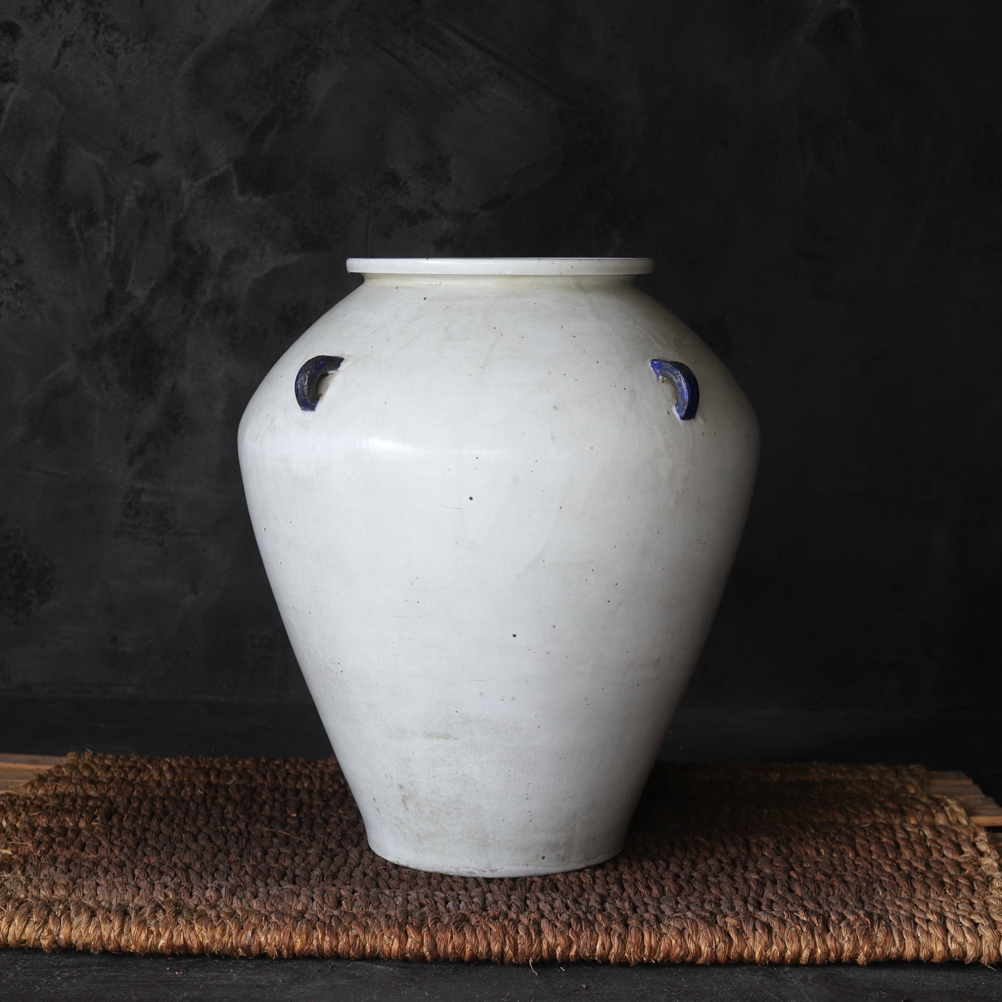 李朝白磁瑠璃釉四耳壺（1392–1897 CE）