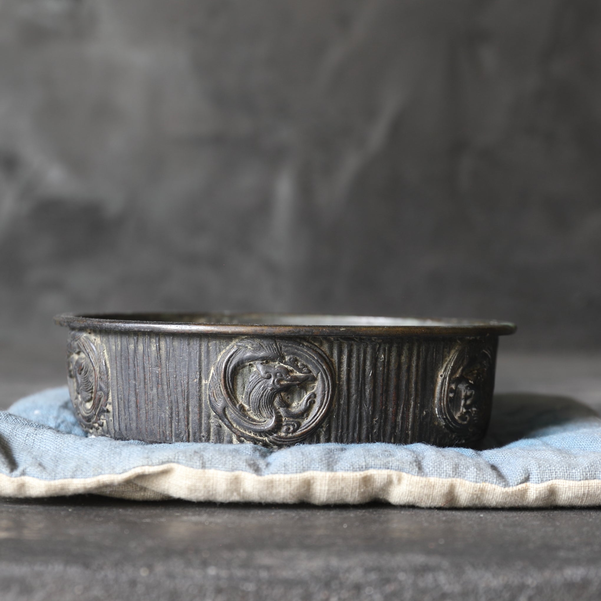 Antique Bronze Round Dragon Water Basin, 16th-19th century