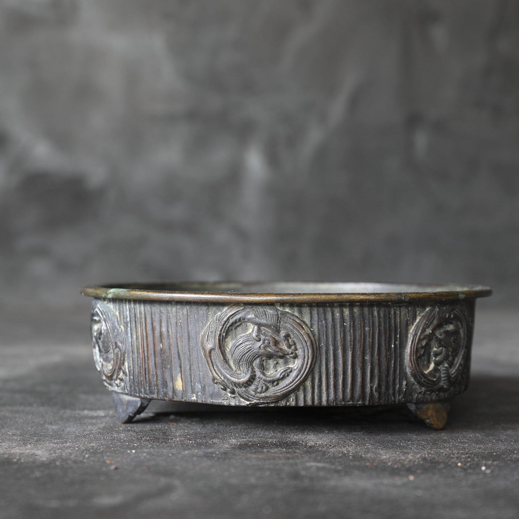 Antique Bronze Round Dragon Water Basin, 16th-19th century