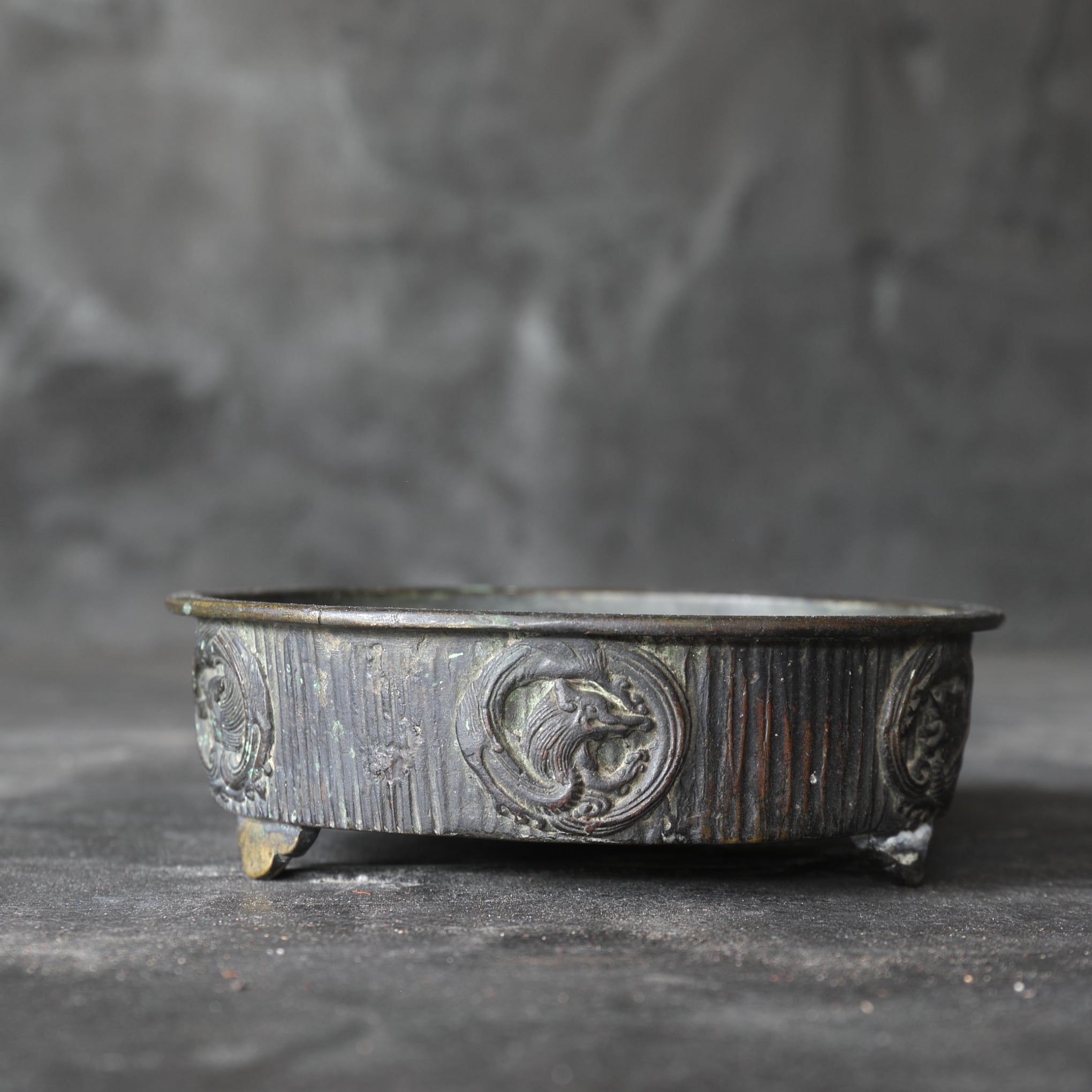 Antique Bronze Round Dragon Water Basin, 16th-19th century