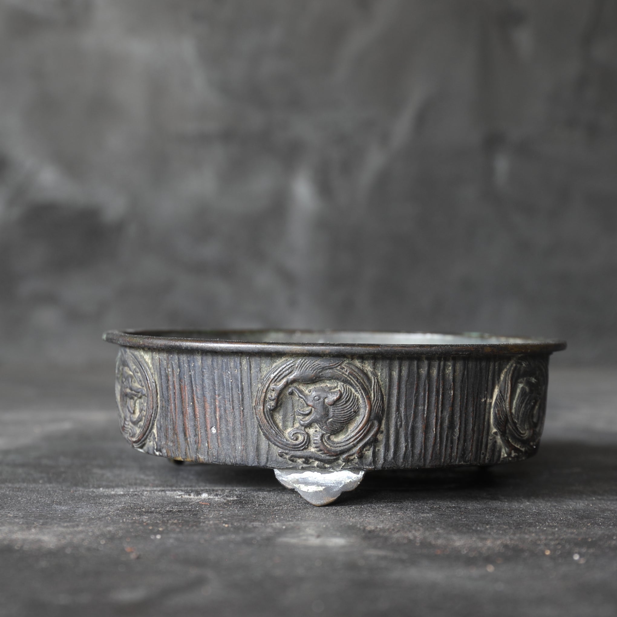 Antique Bronze Round Dragon Water Basin, 16th-19th century