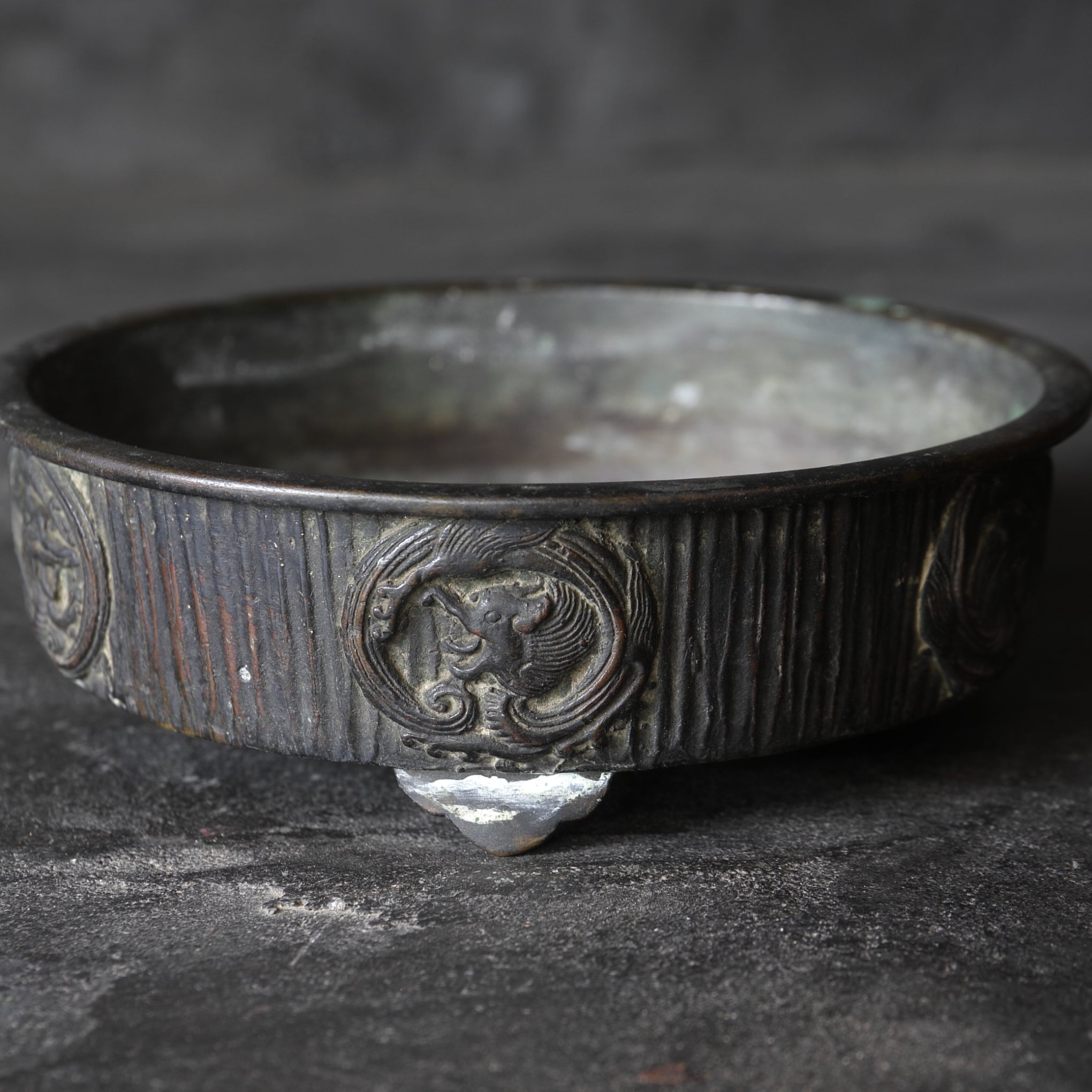 Antique Bronze Round Dragon Water Basin, 16th-19th century