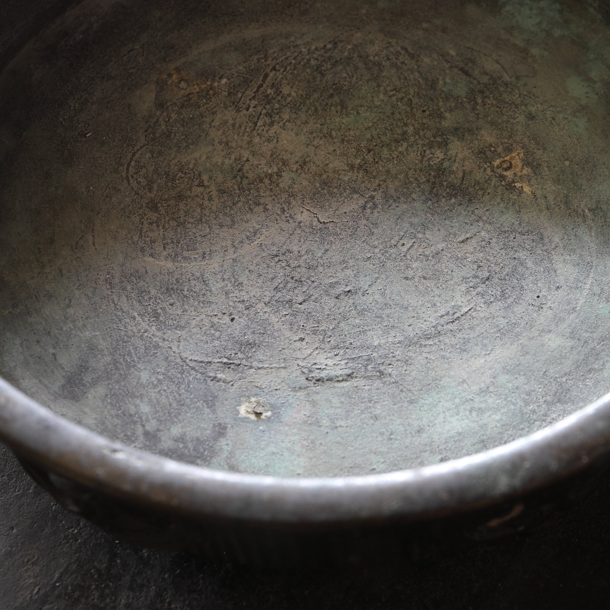 Antique Bronze Round Dragon Water Basin, 16th-19th century