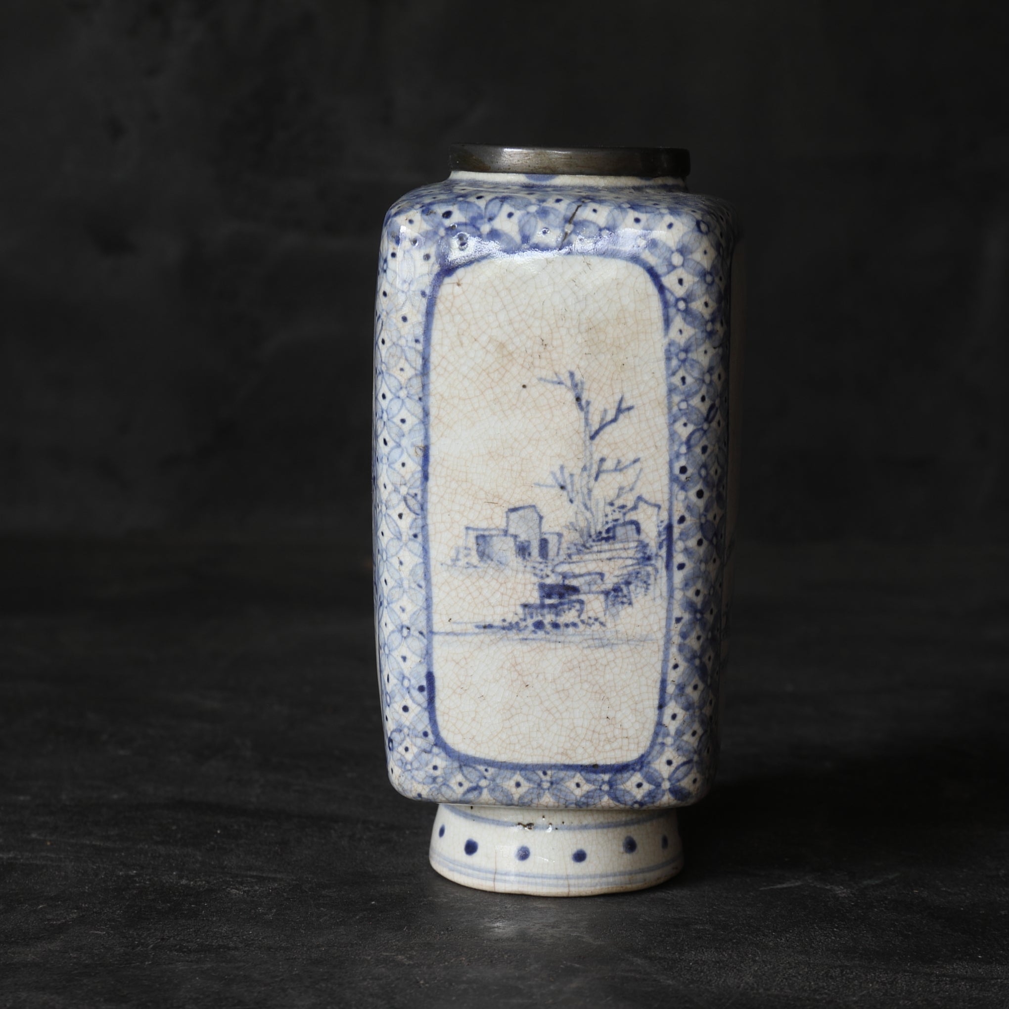 古伊万里瓷器带锡口花生，附有木箱，江户时代（1603-1867年）