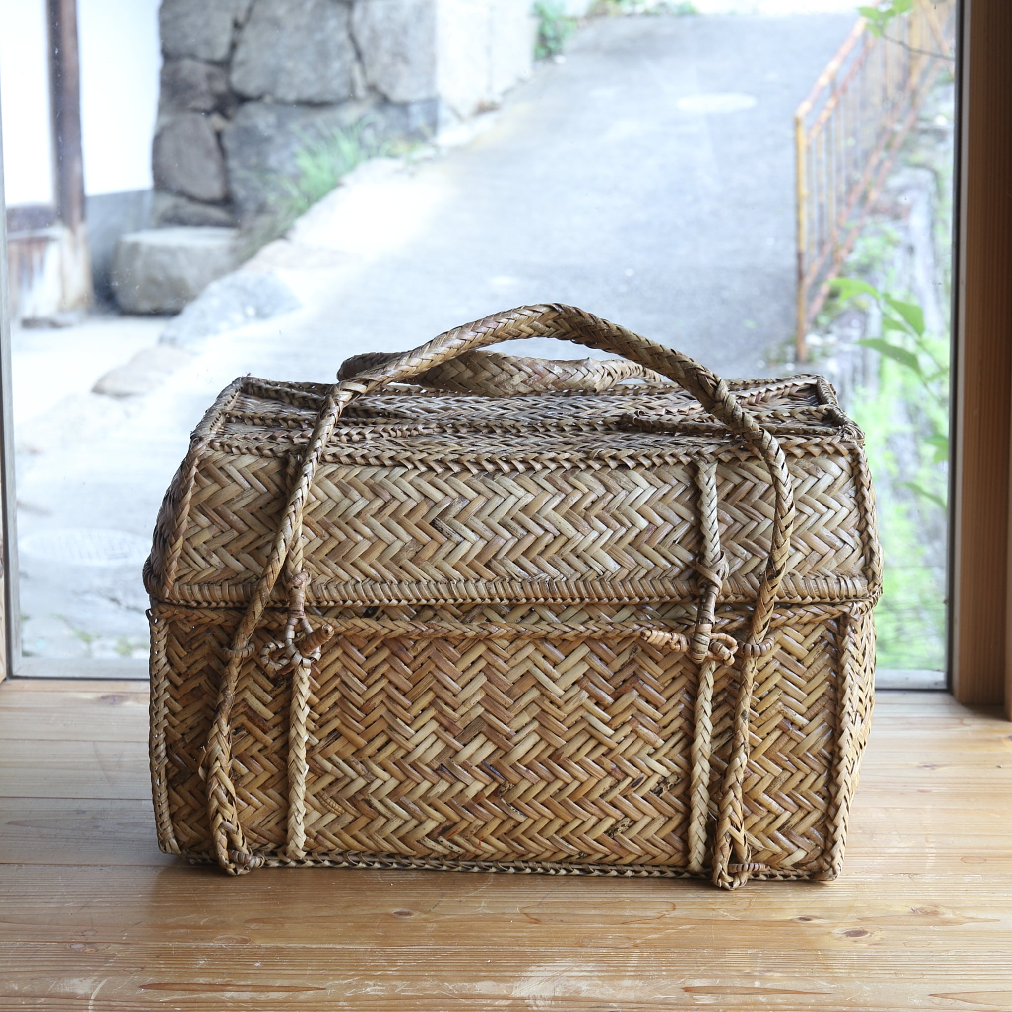 Antique Bamboo Woven Outdoor Tea Basket, Taisho Era (1912-1926CE)