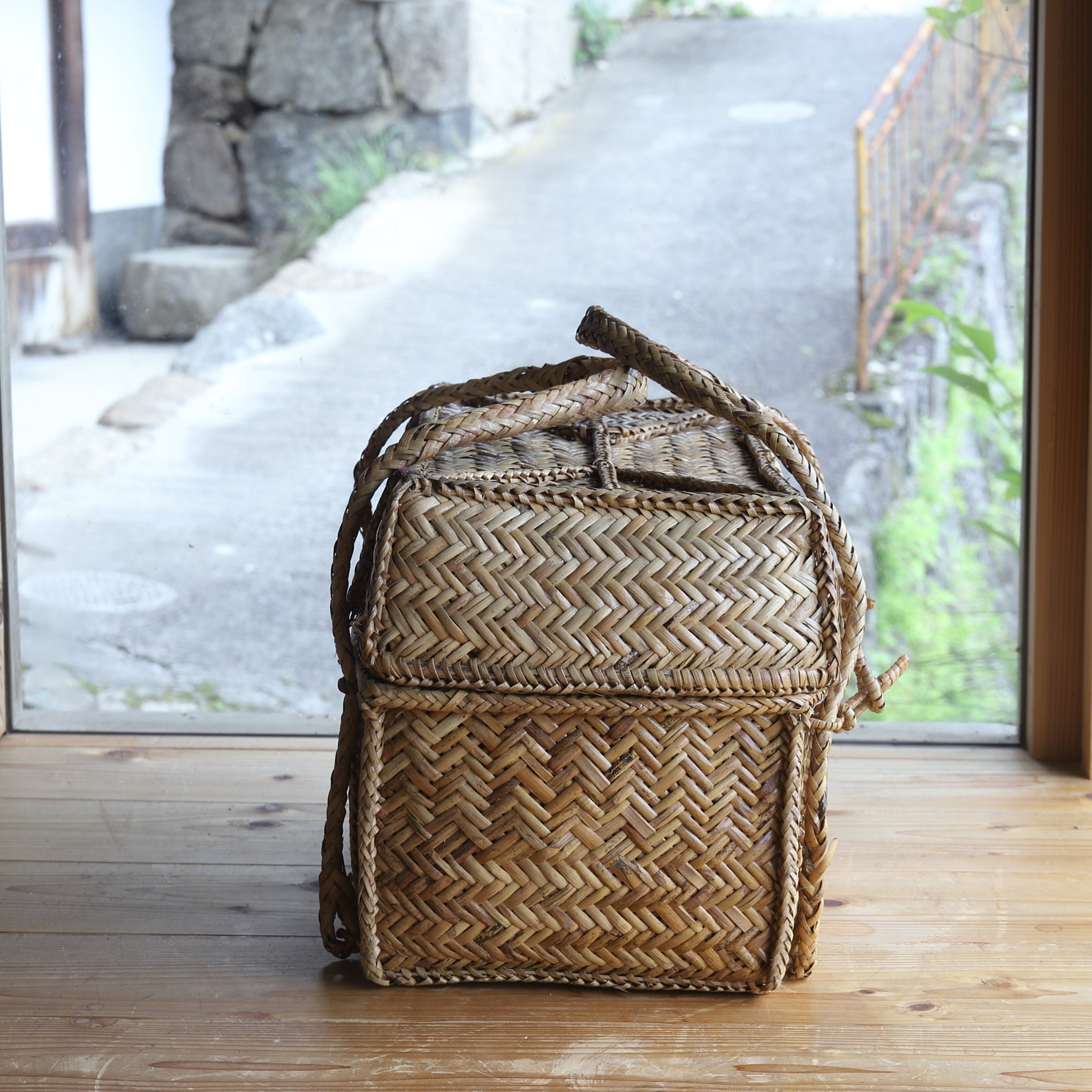 Antique Bamboo Woven Outdoor Tea Basket, Taisho Era (1912-1926CE)