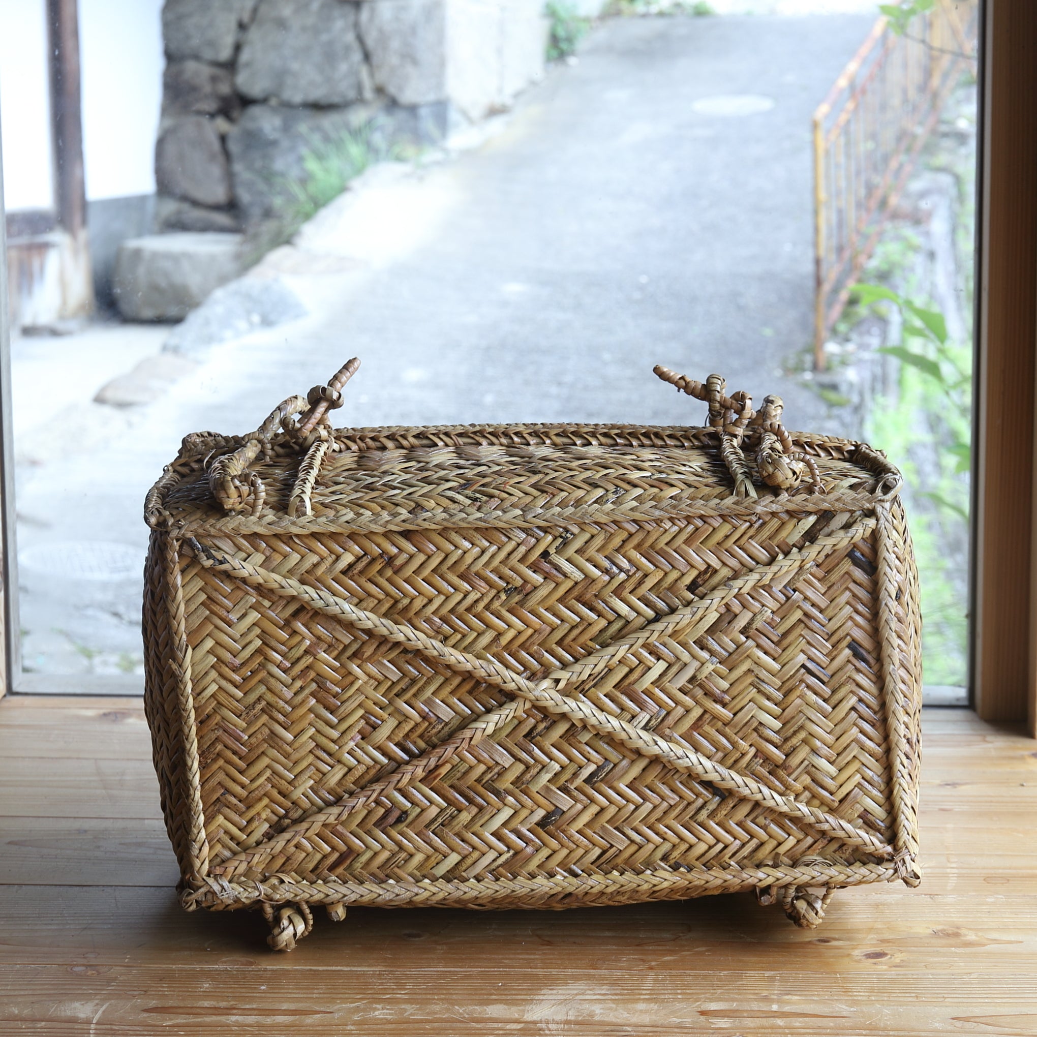 Antique Bamboo Woven Outdoor Tea Basket, Taisho Era (1912-1926CE)