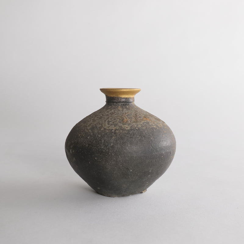 朝鮮古陶磁器 新羅時代 新羅土器 下蕪 陰刻文様 灰釉壺 陶質土器 発掘 