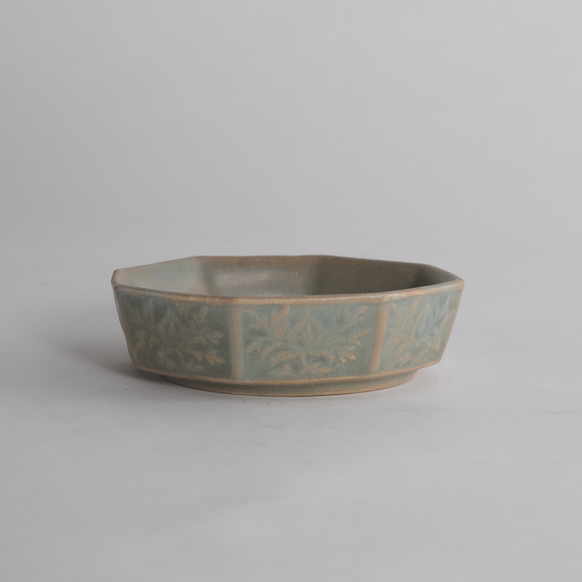 Goryeo celadon small octagonal bowl with inlaid flower design Goryeo Dynasty/918-1392CE