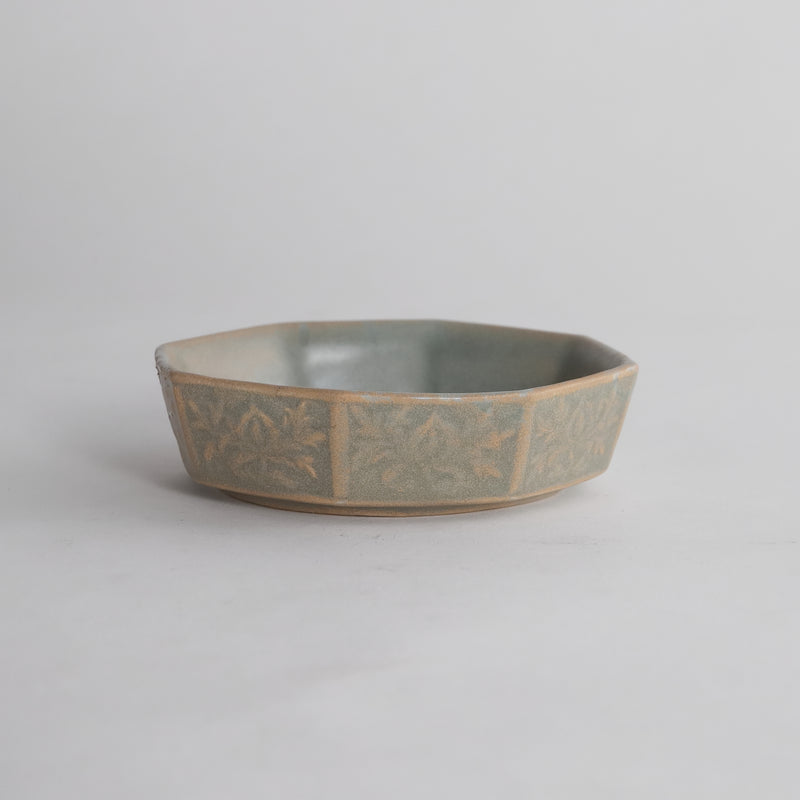 Goryeo celadon small octagonal bowl with inlaid flower design Goryeo Dynasty/918-1392CE