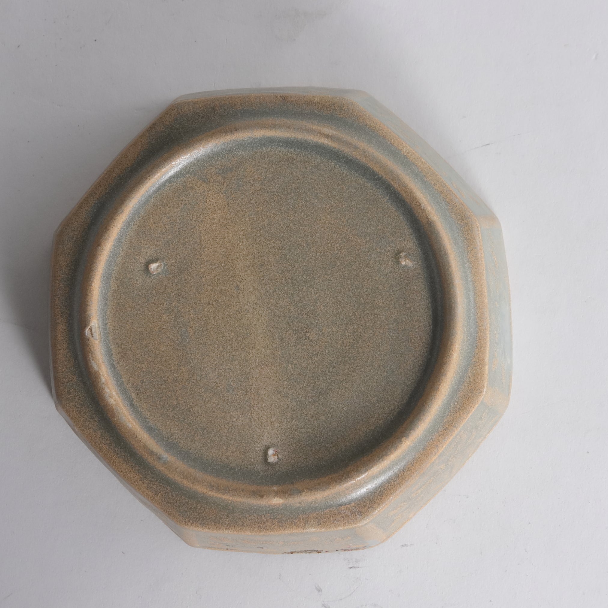 Goryeo celadon small octagonal bowl with inlaid flower design Goryeo Dynasty/918-1392CE