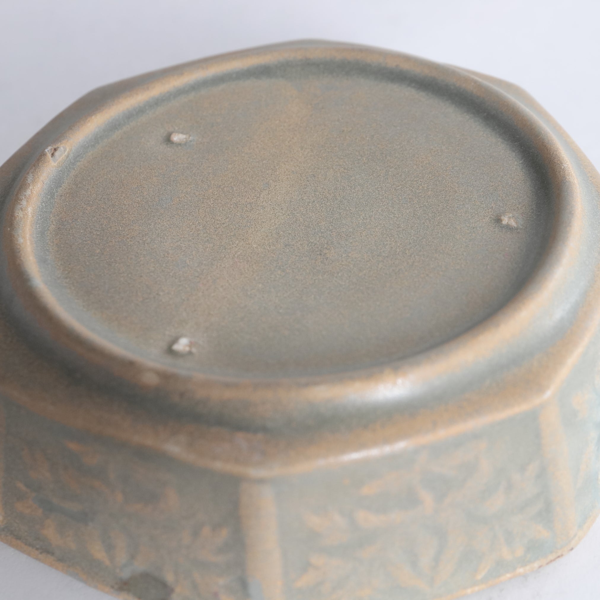 Goryeo celadon small octagonal bowl with inlaid flower design Goryeo Dynasty/918-1392CE