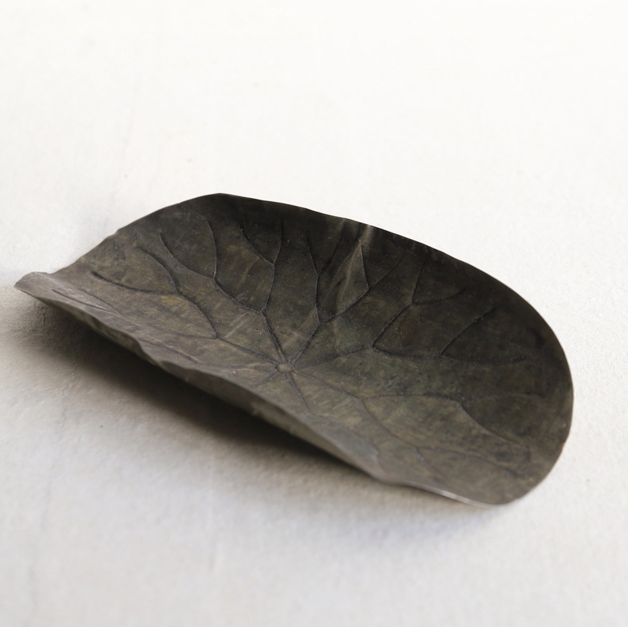 Bronze lotus-shaped Tea-Leaf Scoop