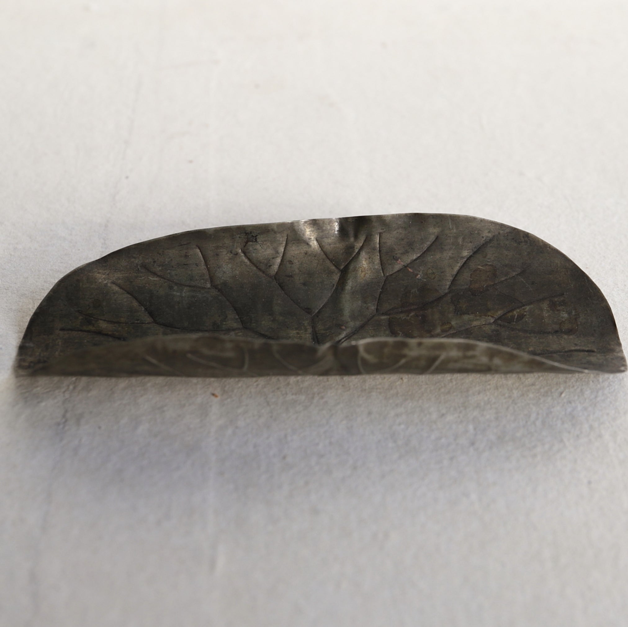 Bronze lotus-shaped Tea-Leaf Scoop