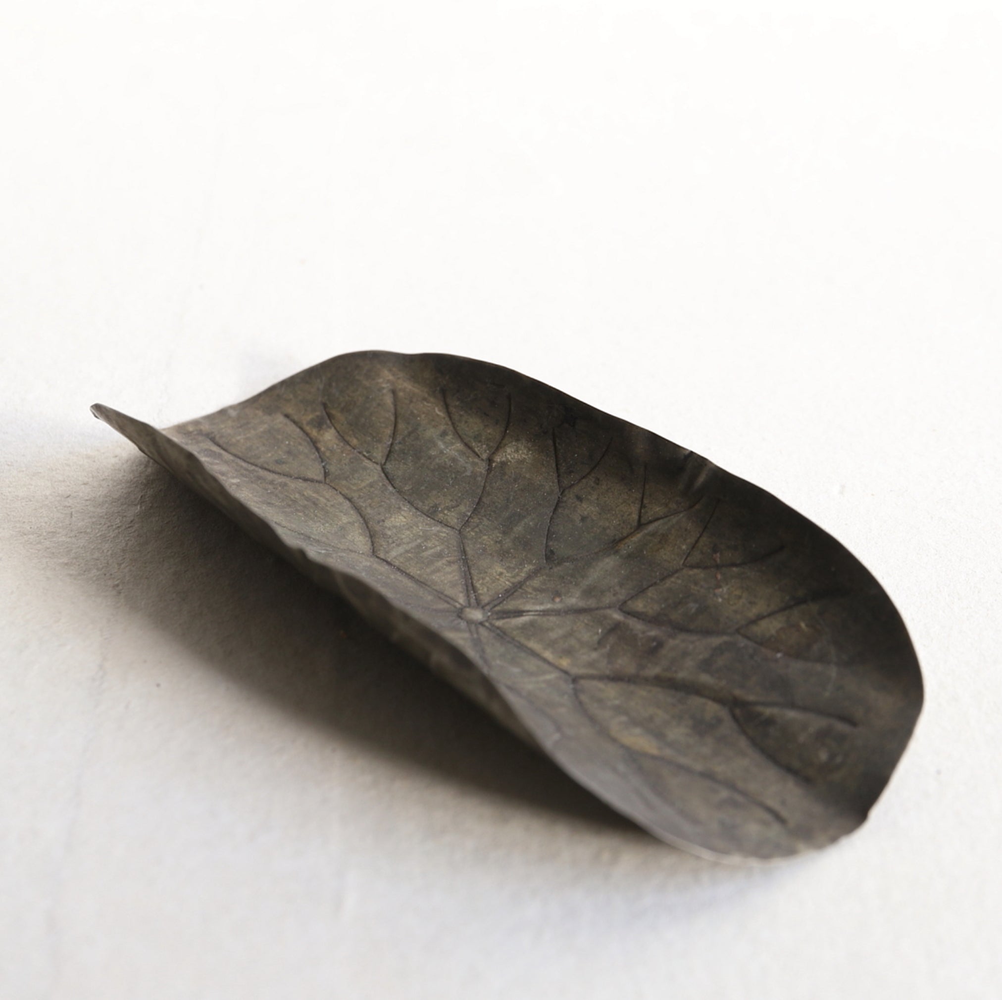 Bronze lotus-shaped Tea-Leaf Scoop