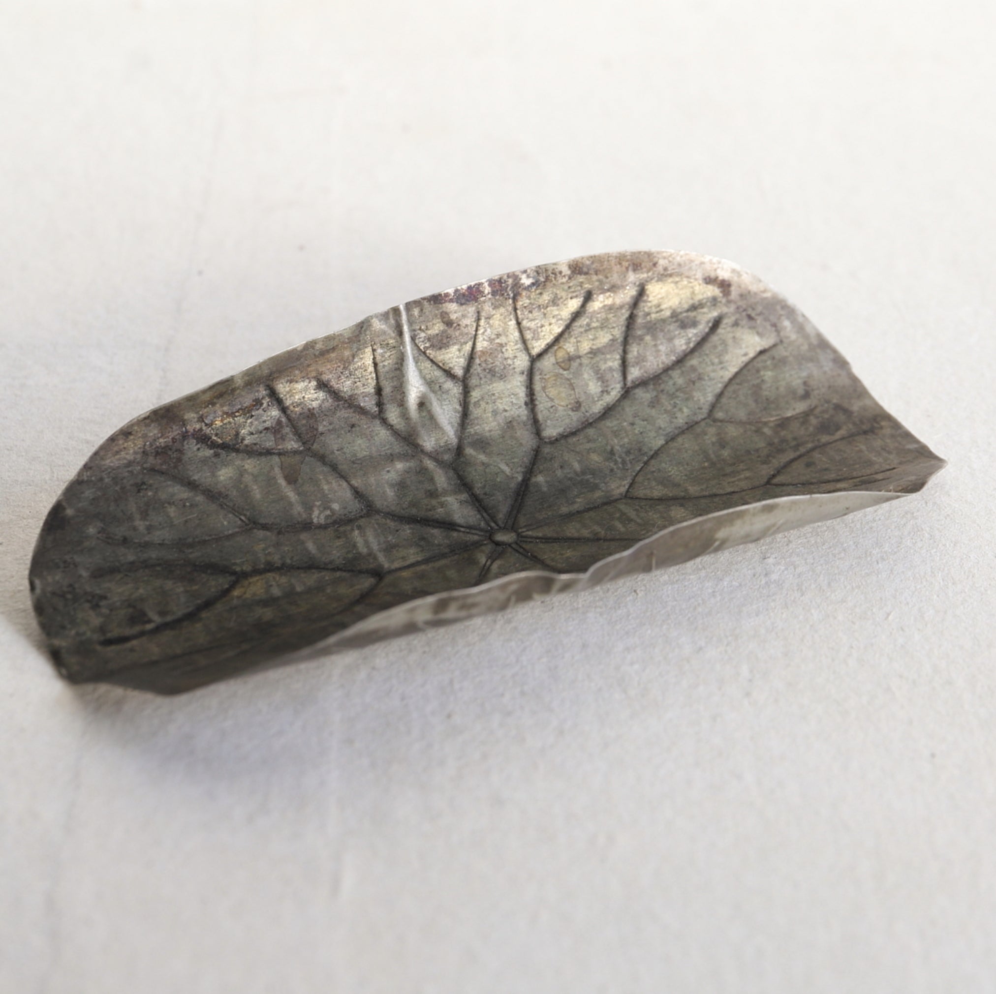 Bronze lotus-shaped Tea-Leaf Scoop