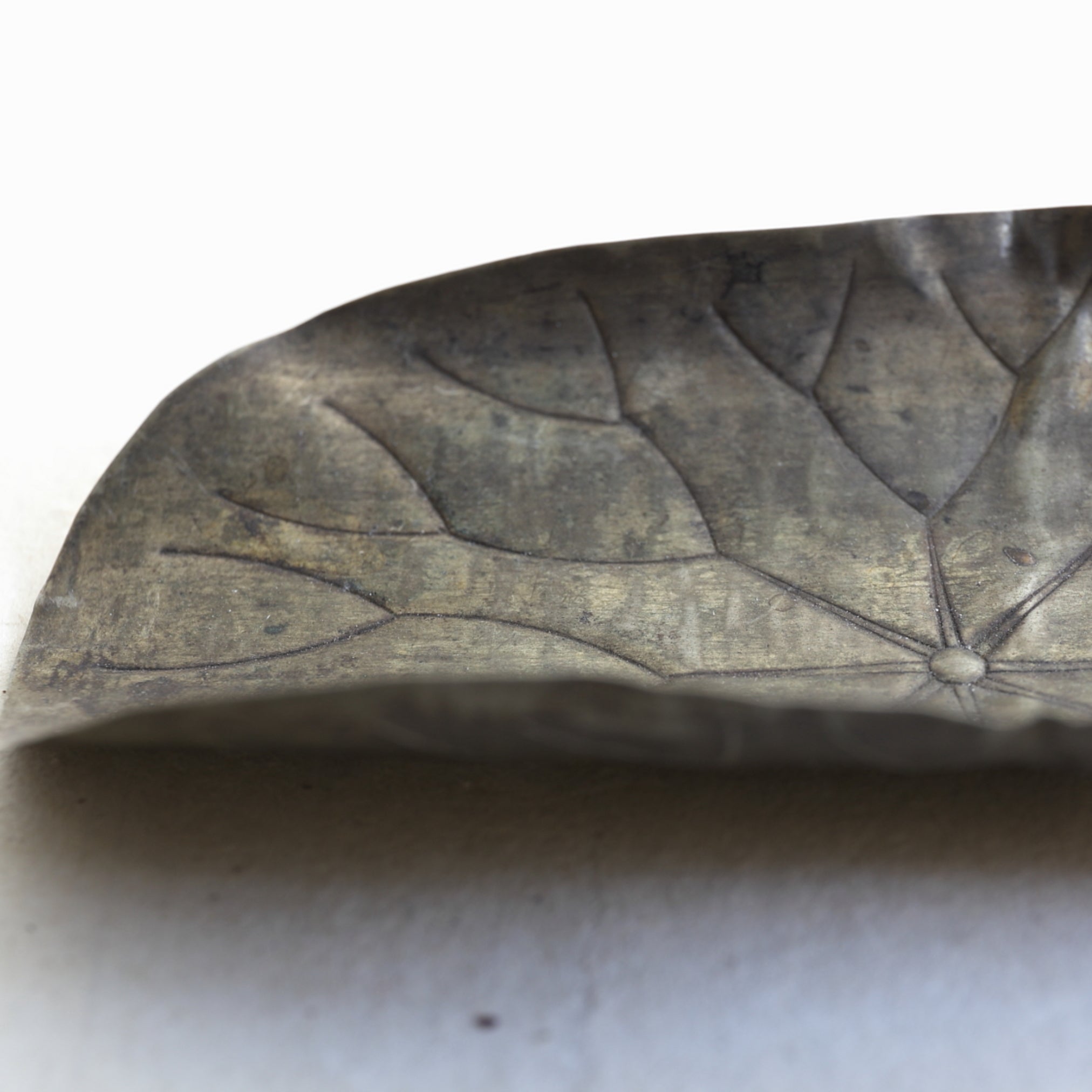 Bronze lotus-shaped Tea-Leaf Scoop