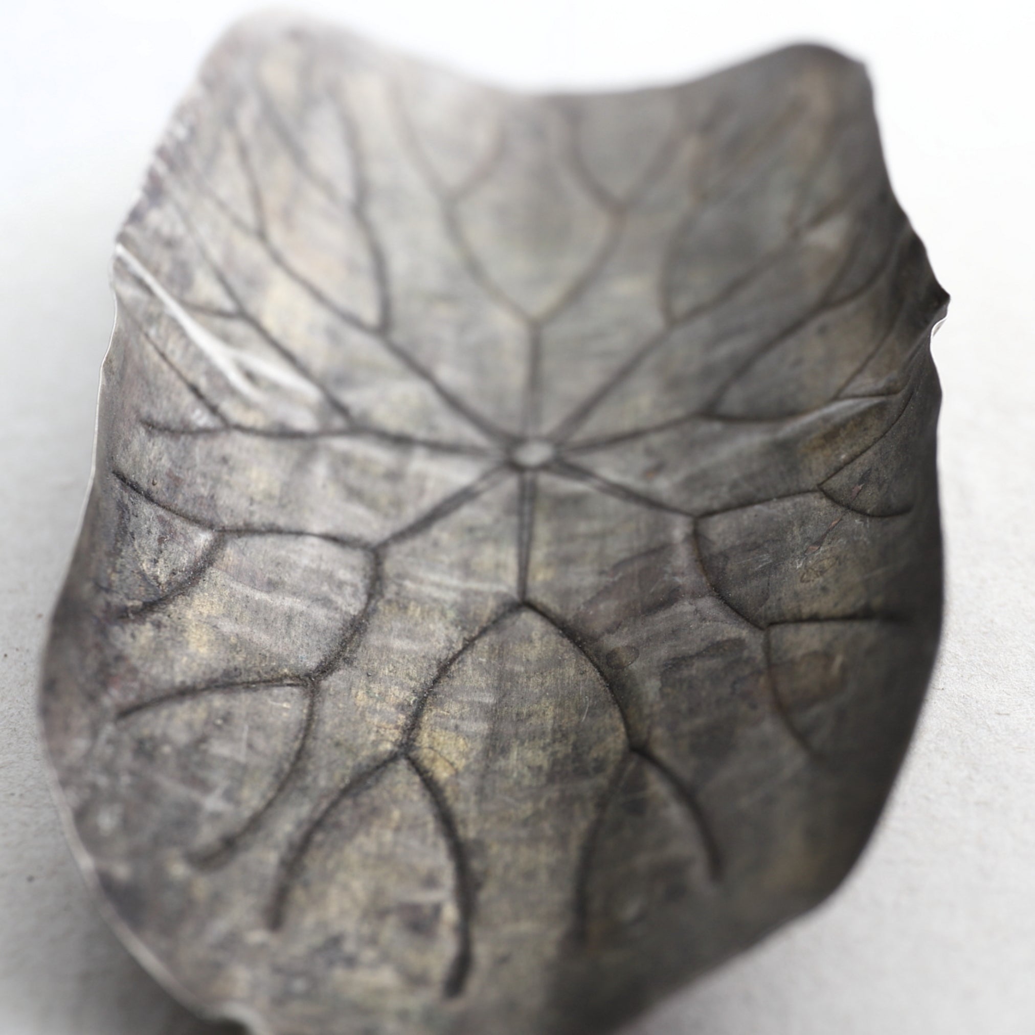 Bronze lotus-shaped Tea-Leaf Scoop