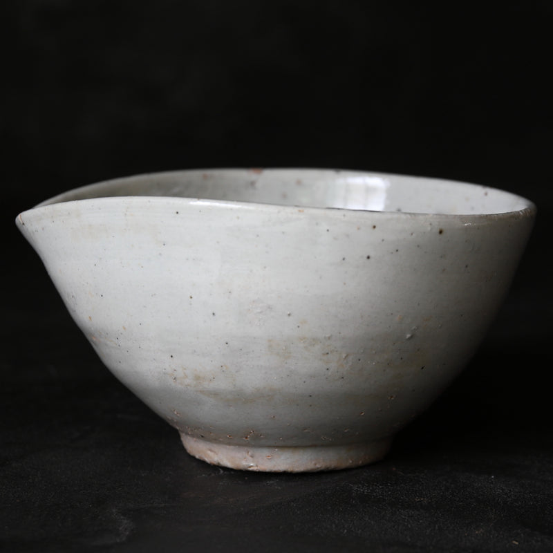 TEA BOWL WITH SPOUT, White porcelain, Joseon Dynasty（1392–1897CE）