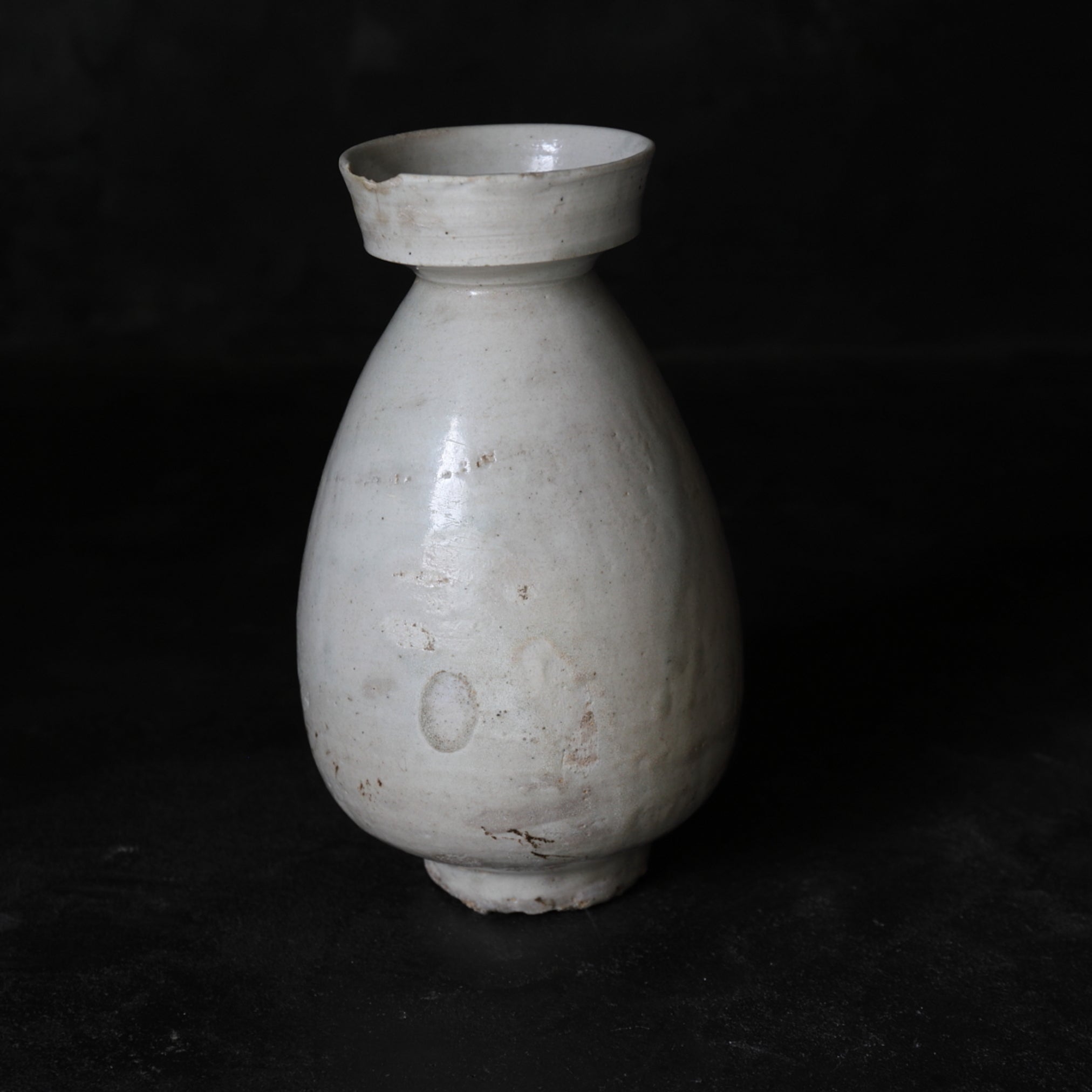 Korean Antique white porcelain sake bottle Joseon Dynasty/1392-1897CE