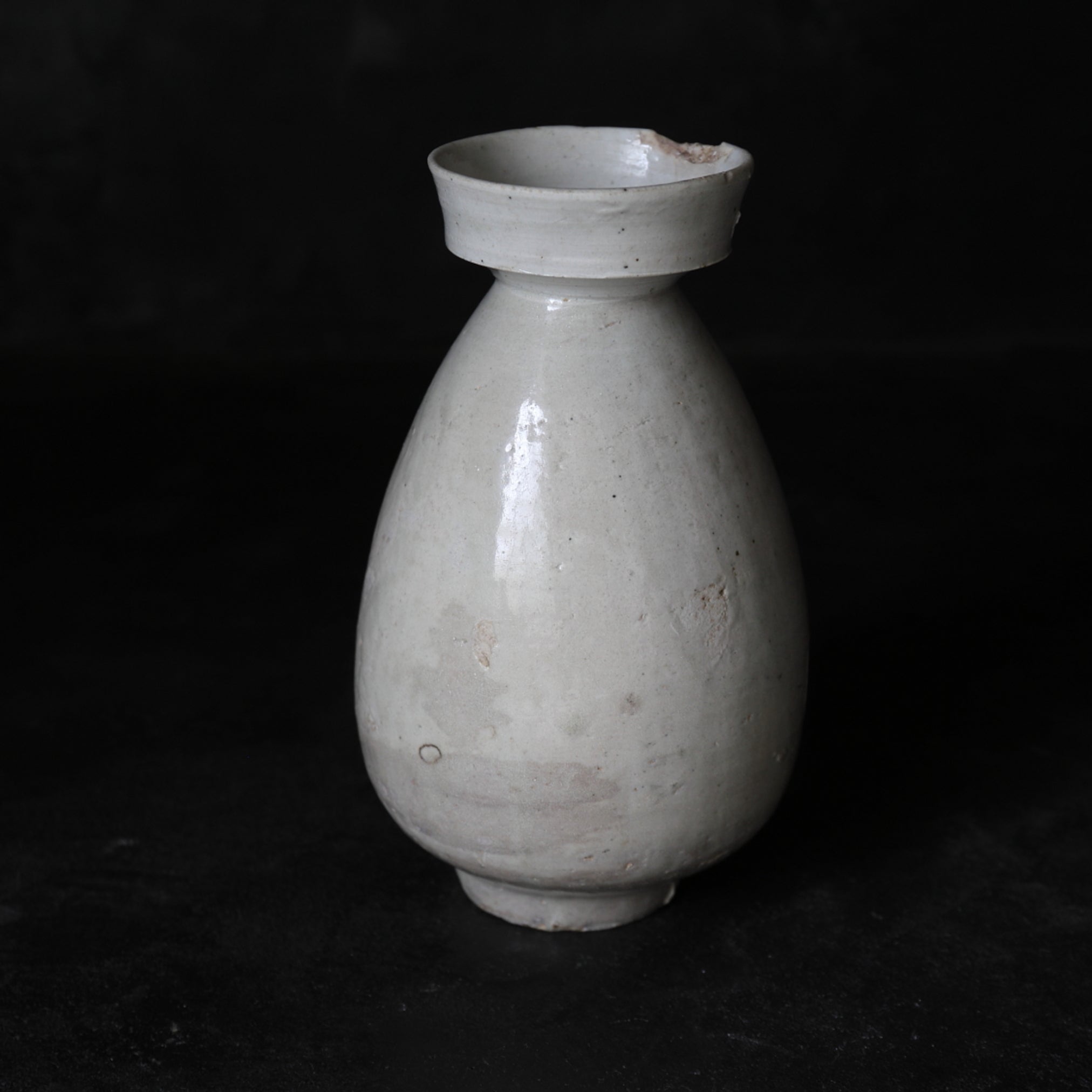 Korean Antique white porcelain sake bottle Joseon Dynasty/1392-1897CE