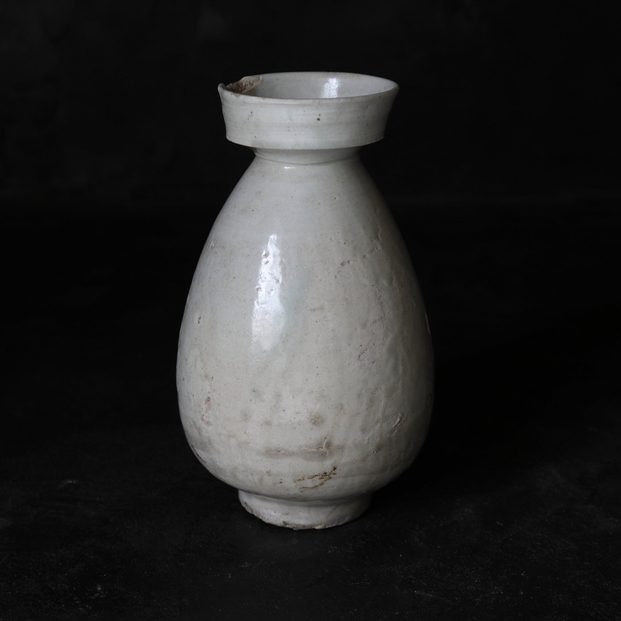 Korean Antique white porcelain sake bottle Joseon Dynasty/1392-1897CE