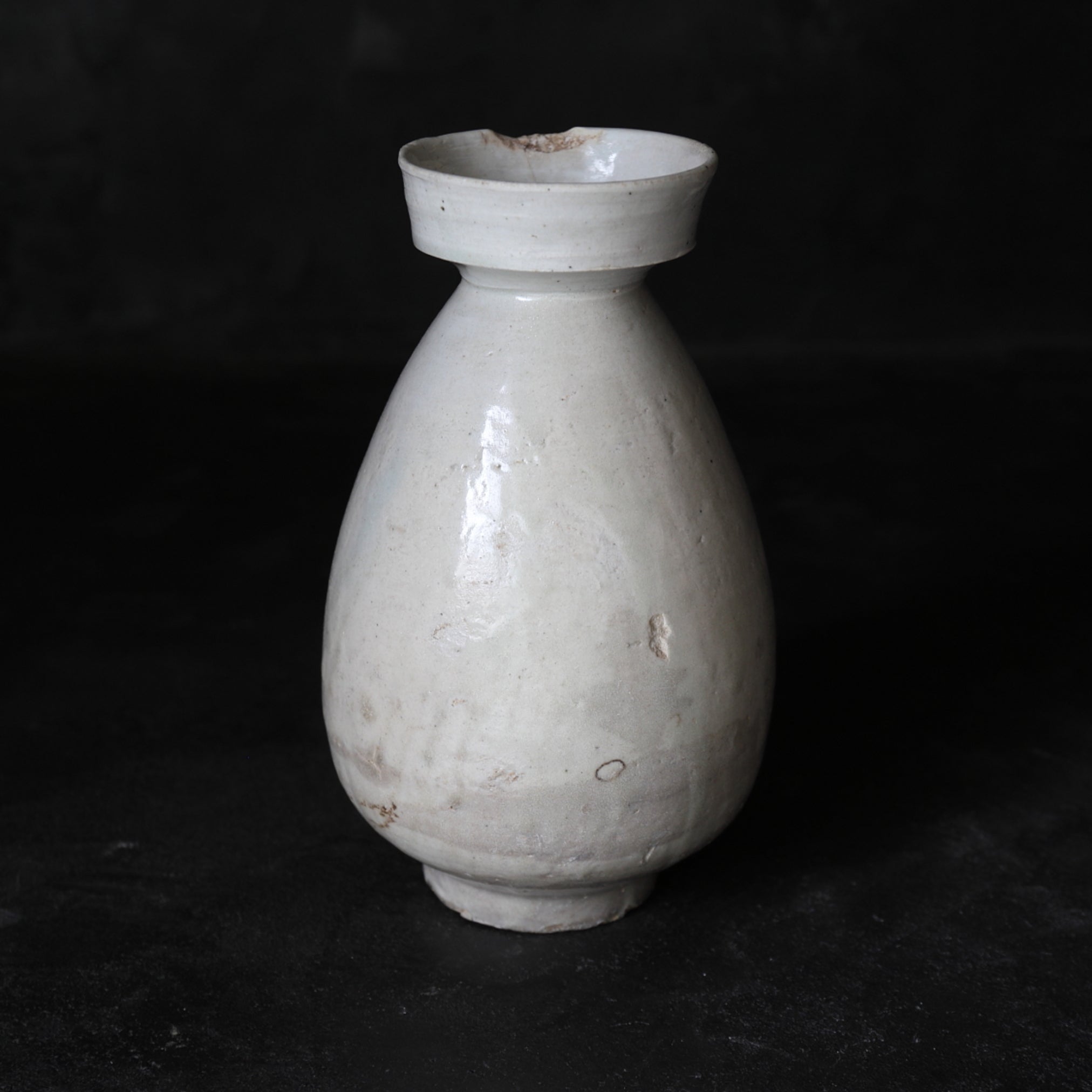 Korean Antique white porcelain sake bottle Joseon Dynasty/1392-1897CE