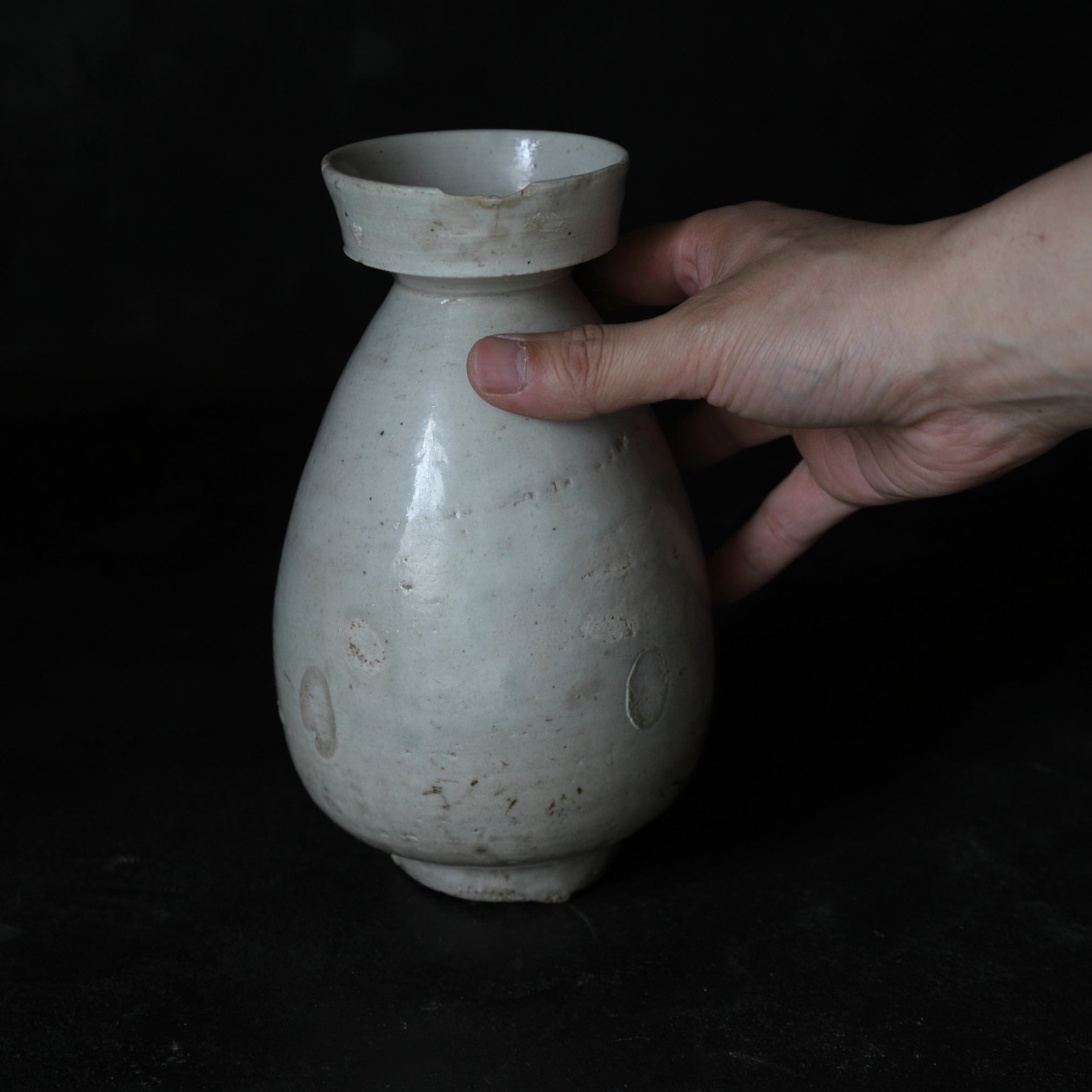 Korean Antique white porcelain sake bottle Joseon Dynasty/1392-1897CE