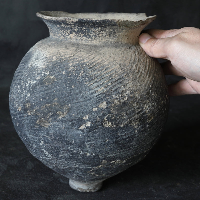Jomon pottery Deep pot pottery Jomon/10000-300BCE