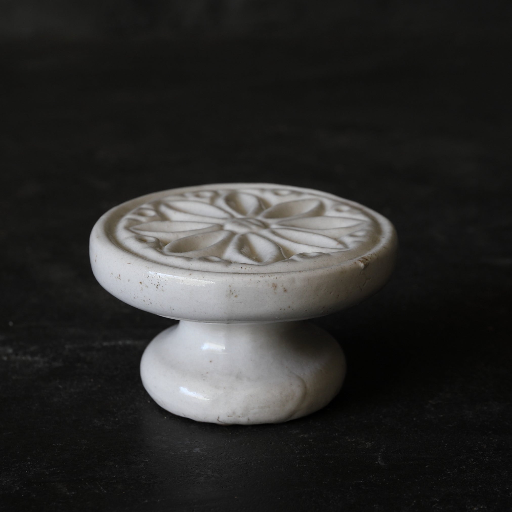 Korean Antique white porcelain cake mold Joseon Dynasty/1392-1897CE