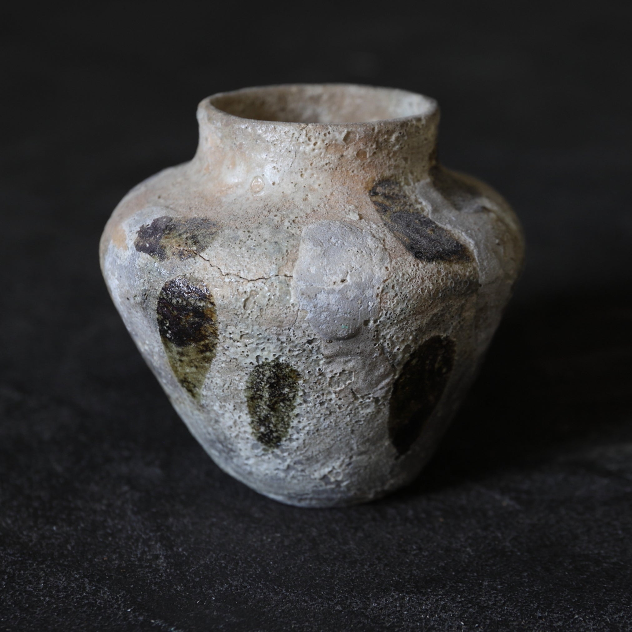 Ash glaze bottle Azuchimomoyama/1573-1603CE