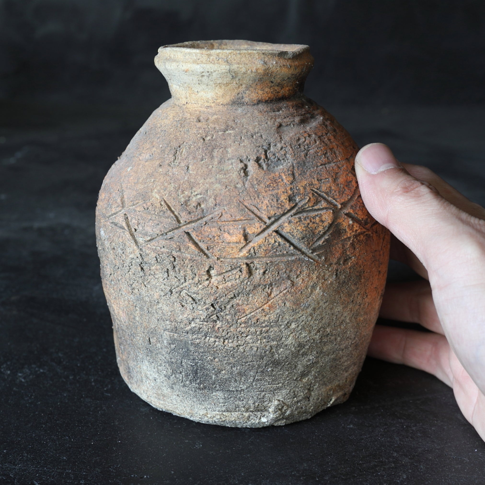 Antique Shigaraki Jar Uzukumaru Muromachi/1336-1573CE