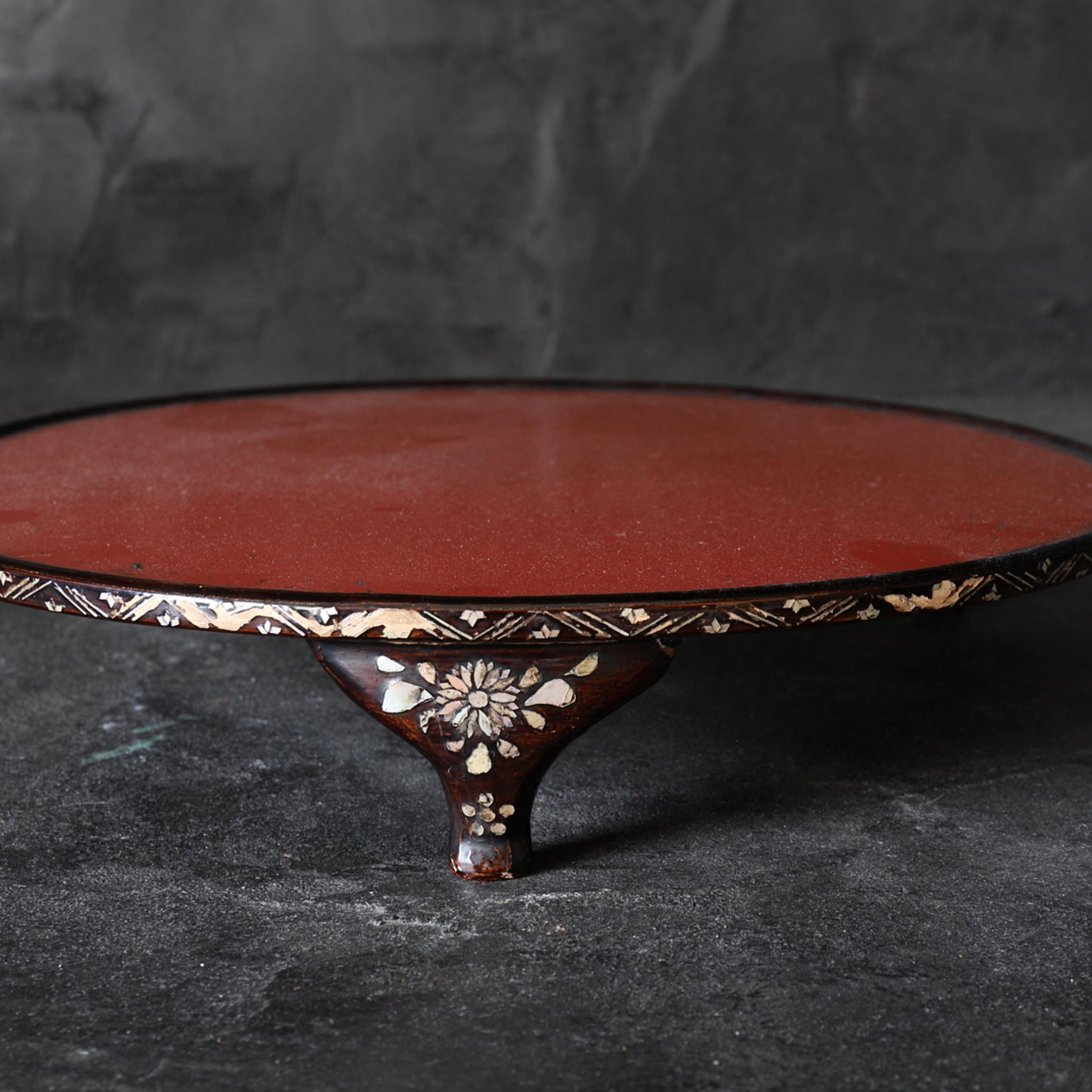 Three-legged sencha tray with mother-of-pearl work