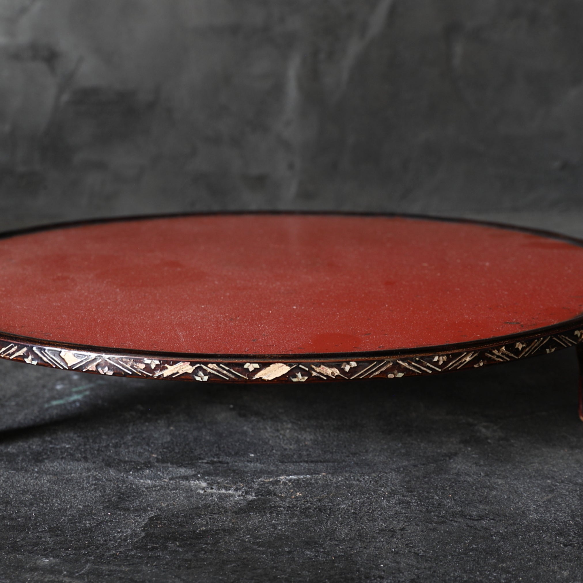 Three-legged sencha tray with mother-of-pearl work