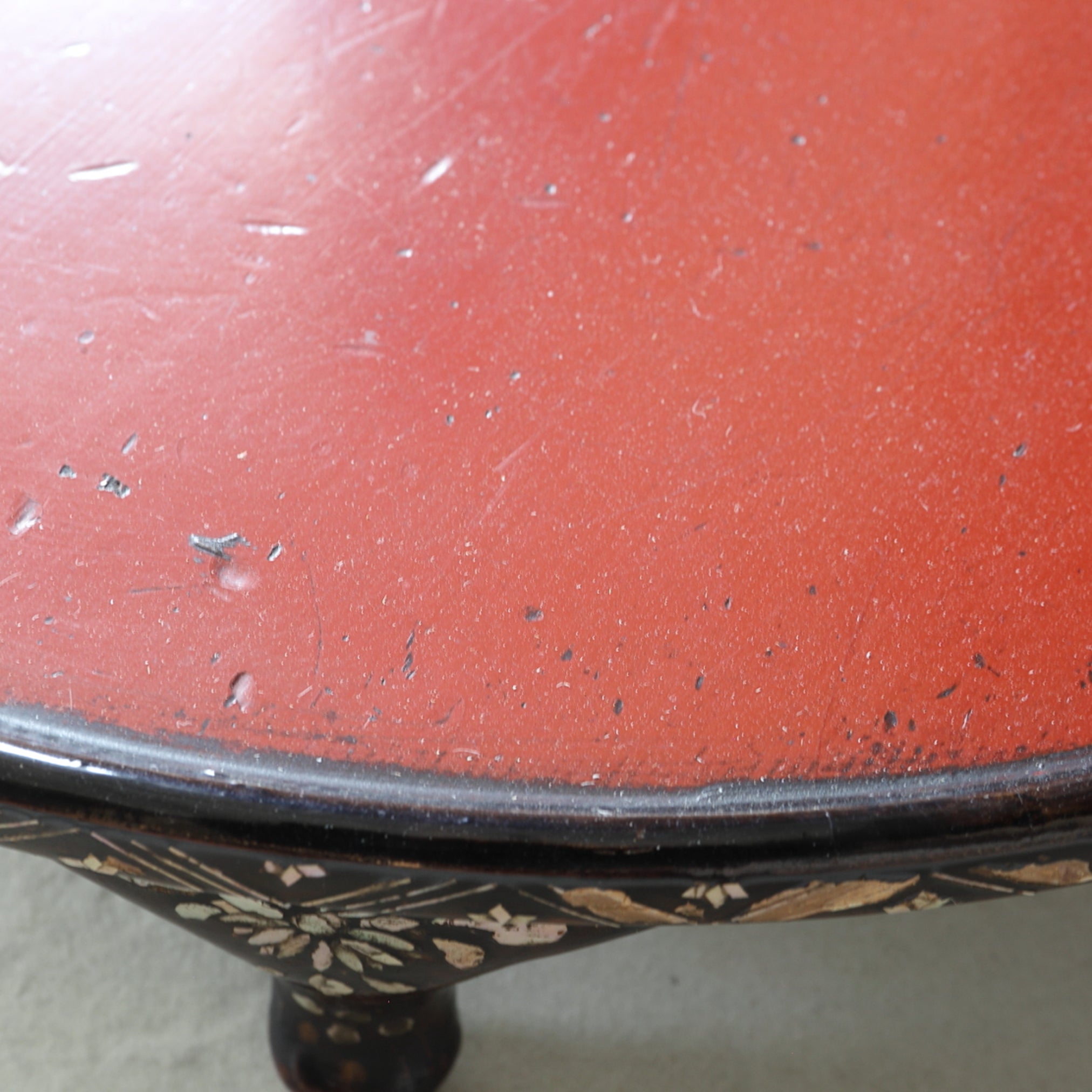 Three-legged sencha tray with mother-of-pearl work