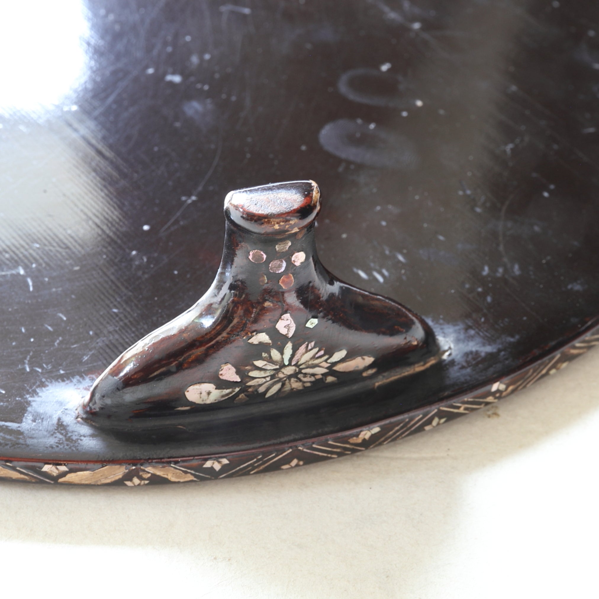 Three-legged sencha tray with mother-of-pearl work