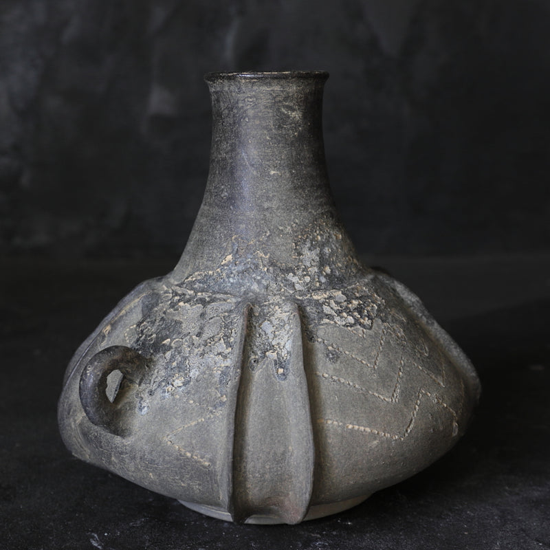 Sue ware Irregularly shaped jar with handle and engraving pattern Kofun/250-581CE