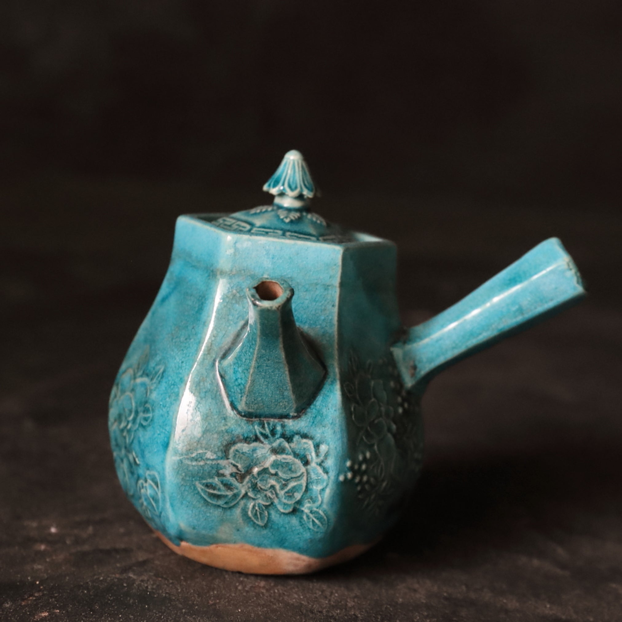 Blue Kotoe Yokote teapot Edo/1603-1867CE