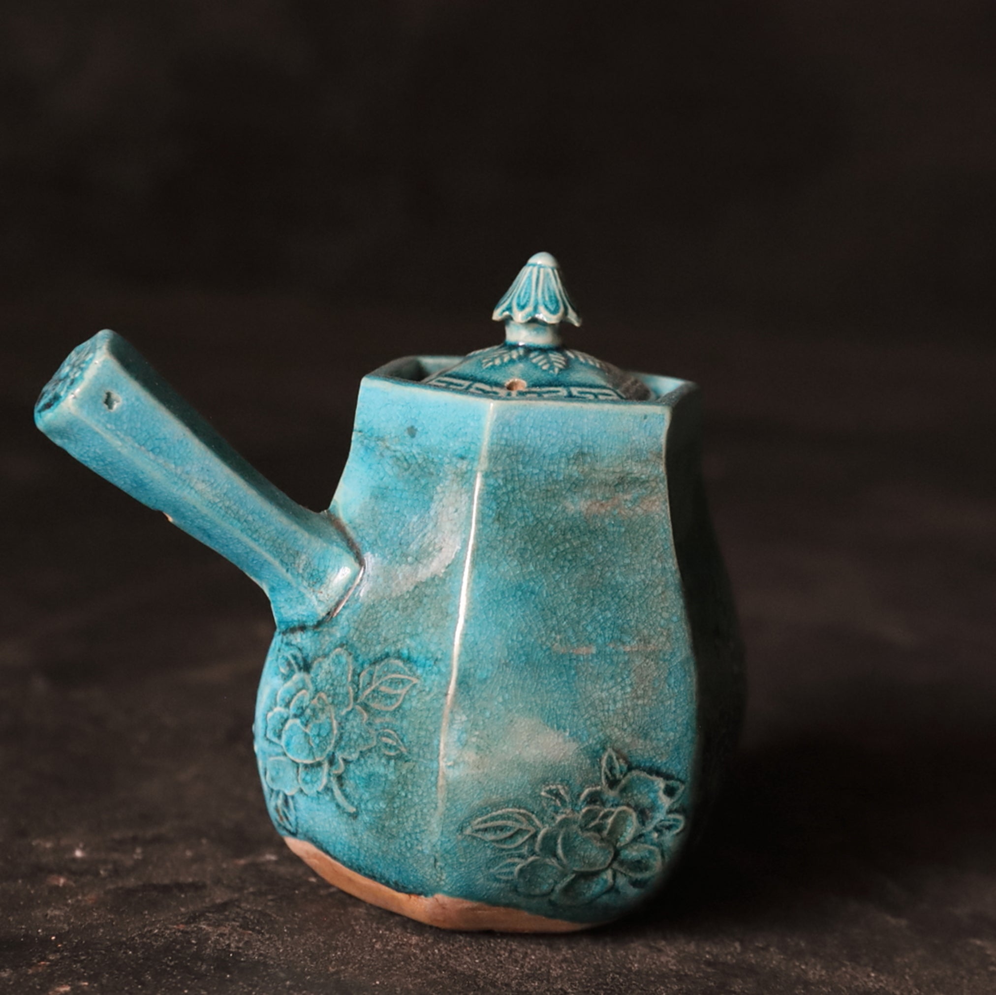 Blue Kotoe Yokote teapot Edo/1603-1867CE