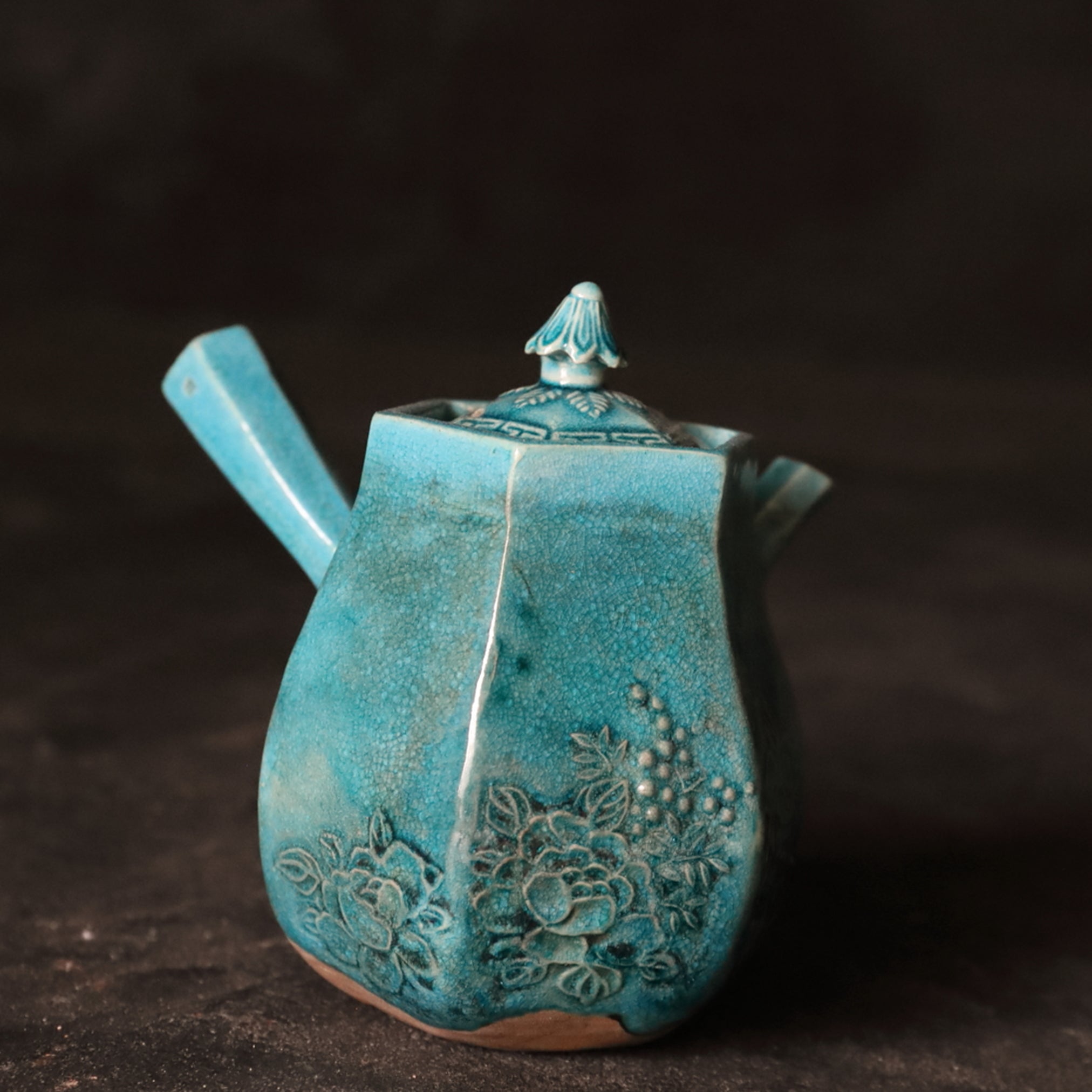 Blue Kotoe Yokote teapot Edo/1603-1867CE