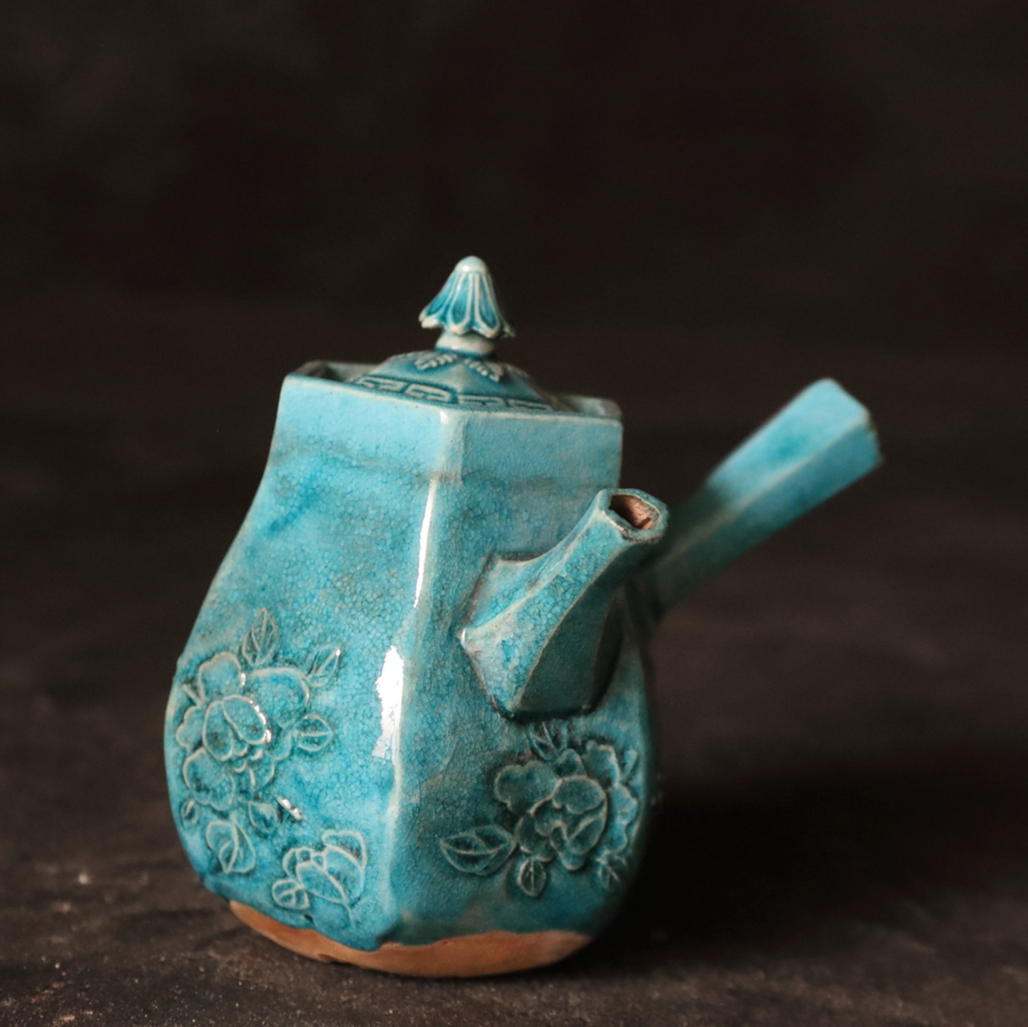 Blue Kotoe Yokote teapot Edo/1603-1867CE