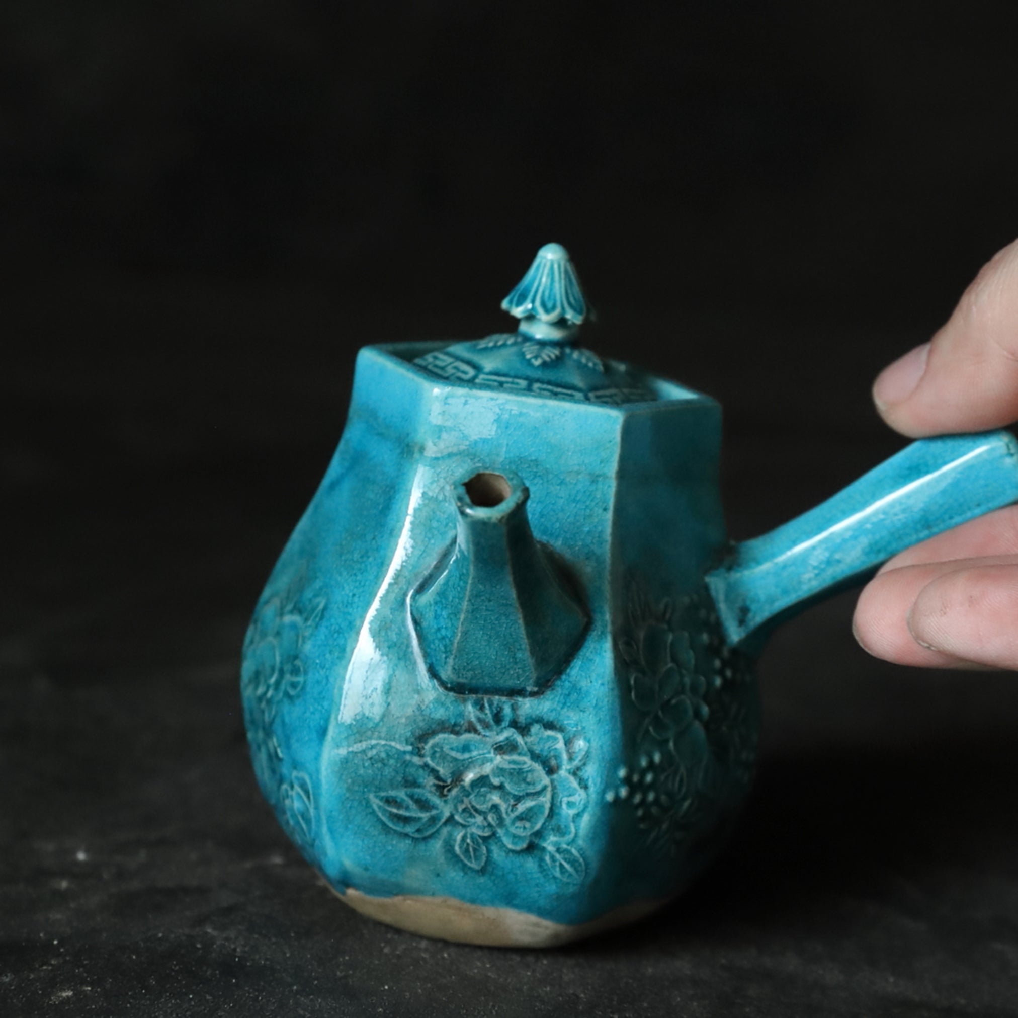 Blue Kotoe Yokote teapot Edo/1603-1867CE